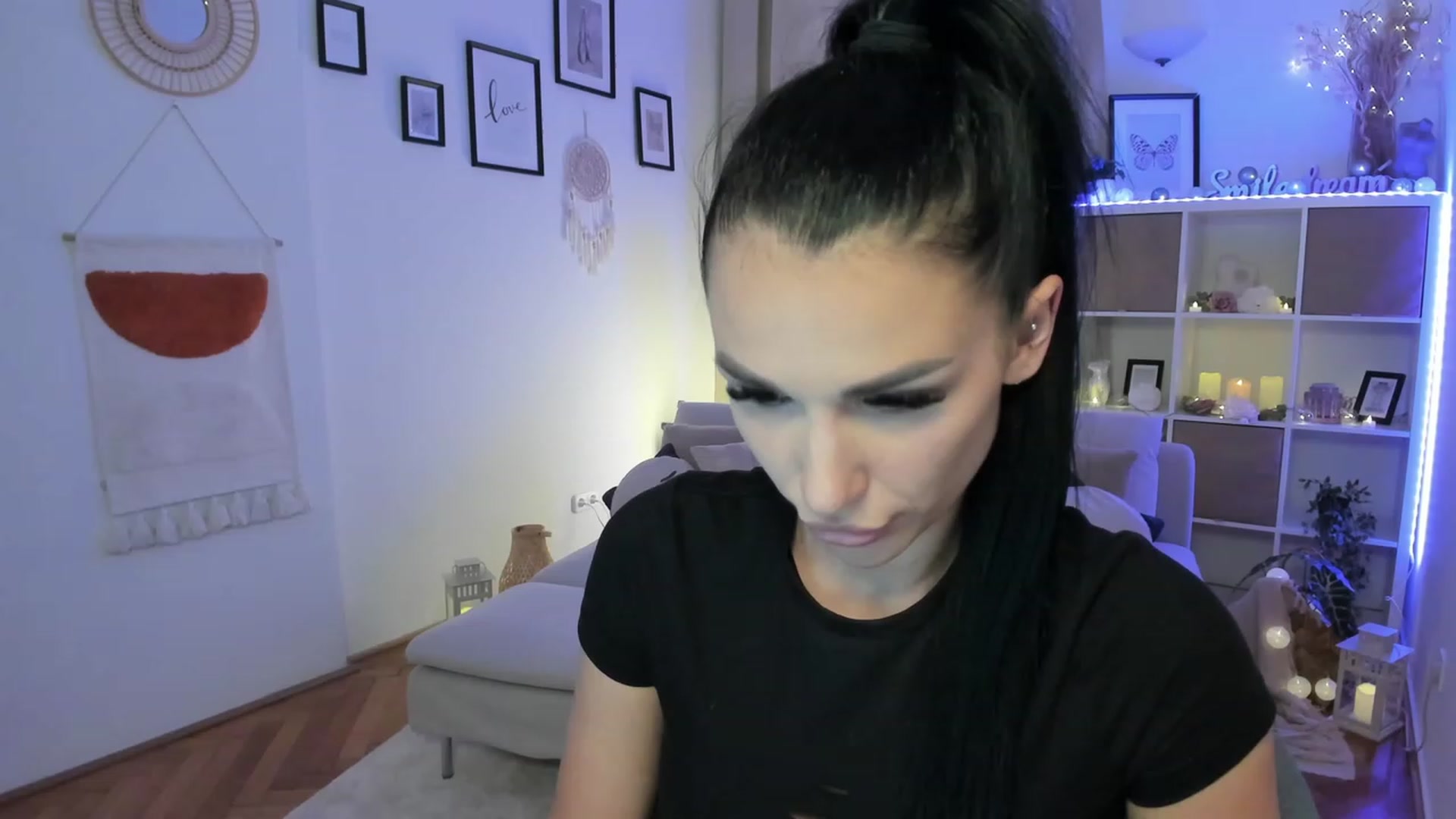Gallery image thumbnail from kerelai's myfreecams stream on, 06/07/2023, 22:53 image 14 of 20
