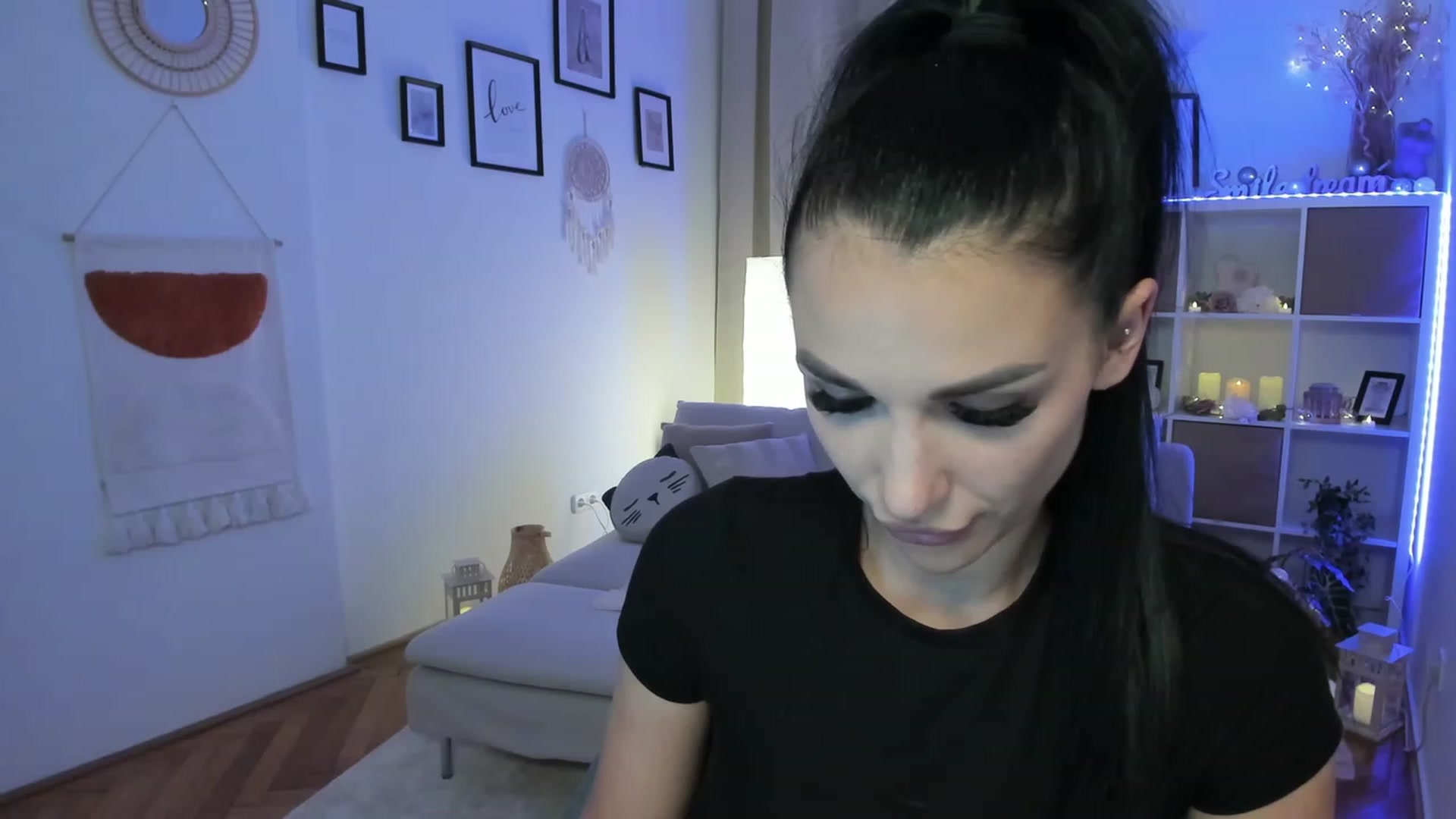 Gallery image thumbnail from kerelai's myfreecams stream on, 06/07/2023, 22:53 image 10 of 20