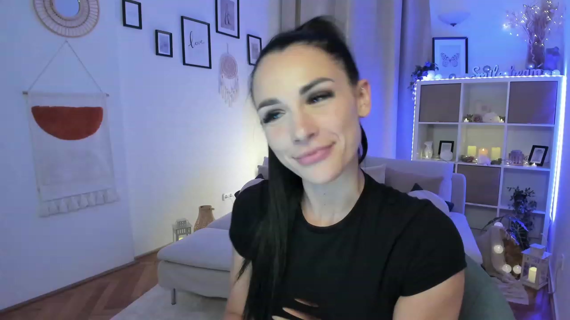 Gallery image thumbnail from kerelai's myfreecams stream on, 06/07/2023, 22:53 image 4 of 20