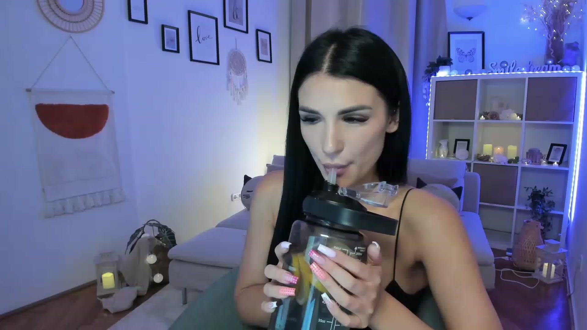 Gallery image thumbnail from kerelai's myfreecams stream on, 06/10/2023, 12:59 image 12 of 20