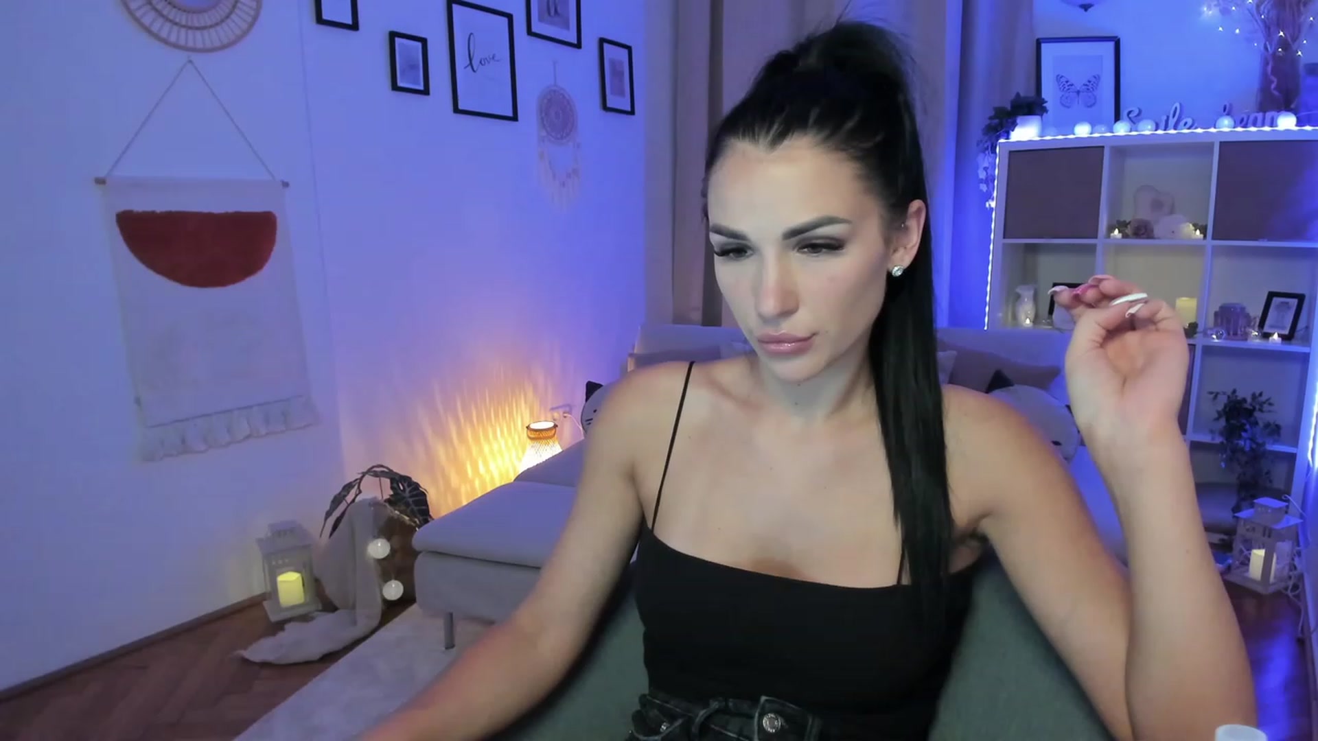 Gallery image thumbnail from kerelai's myfreecams stream on, 06/12/2023, 16:24 image 3 of 20