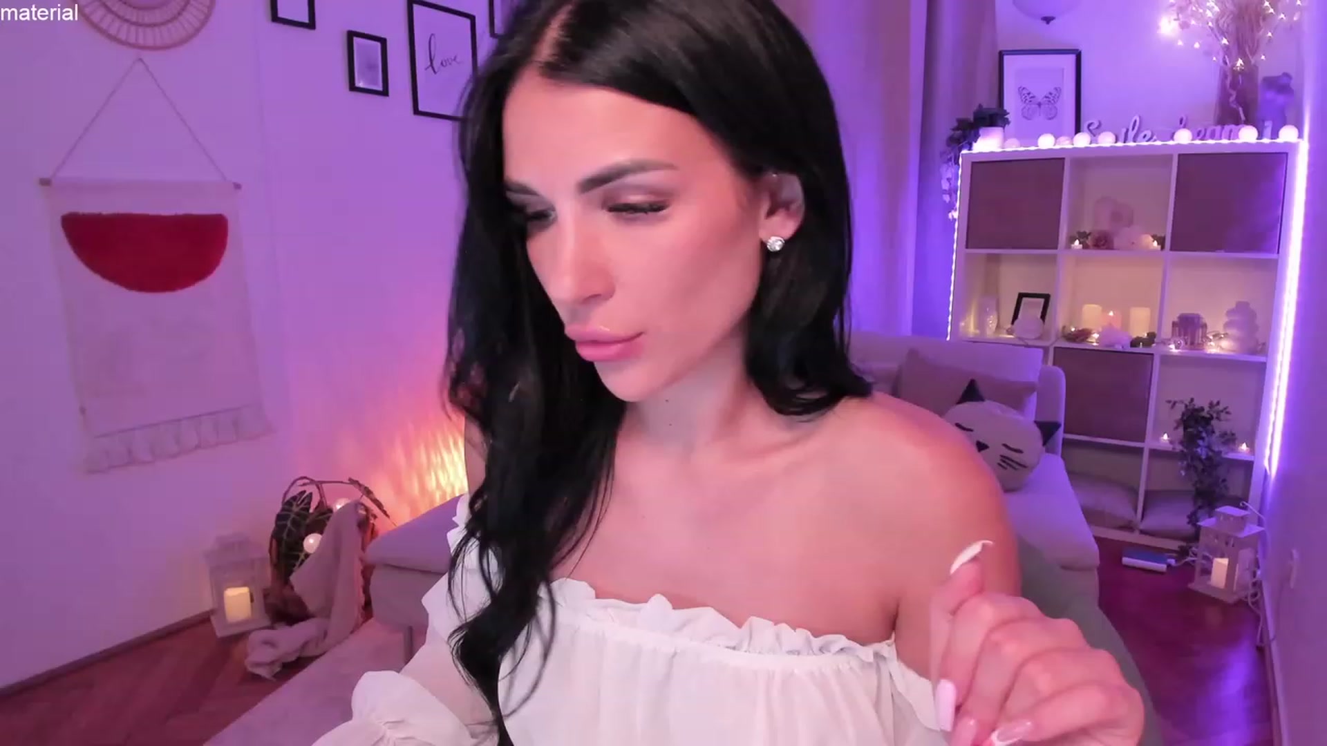 Gallery image thumbnail from kerelai's myfreecams stream on, 06/19/2023, 15:34 image 16 of 20