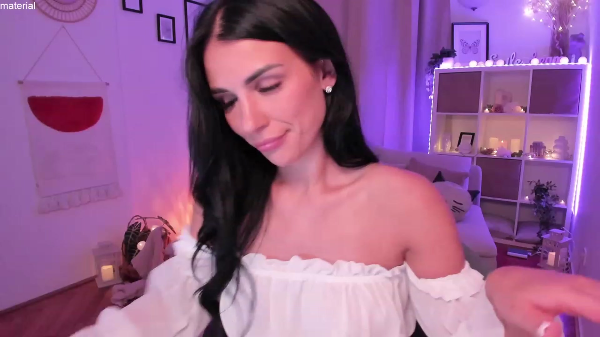 Gallery image thumbnail from kerelai's myfreecams stream on, 06/19/2023, 15:34 image 18 of 20