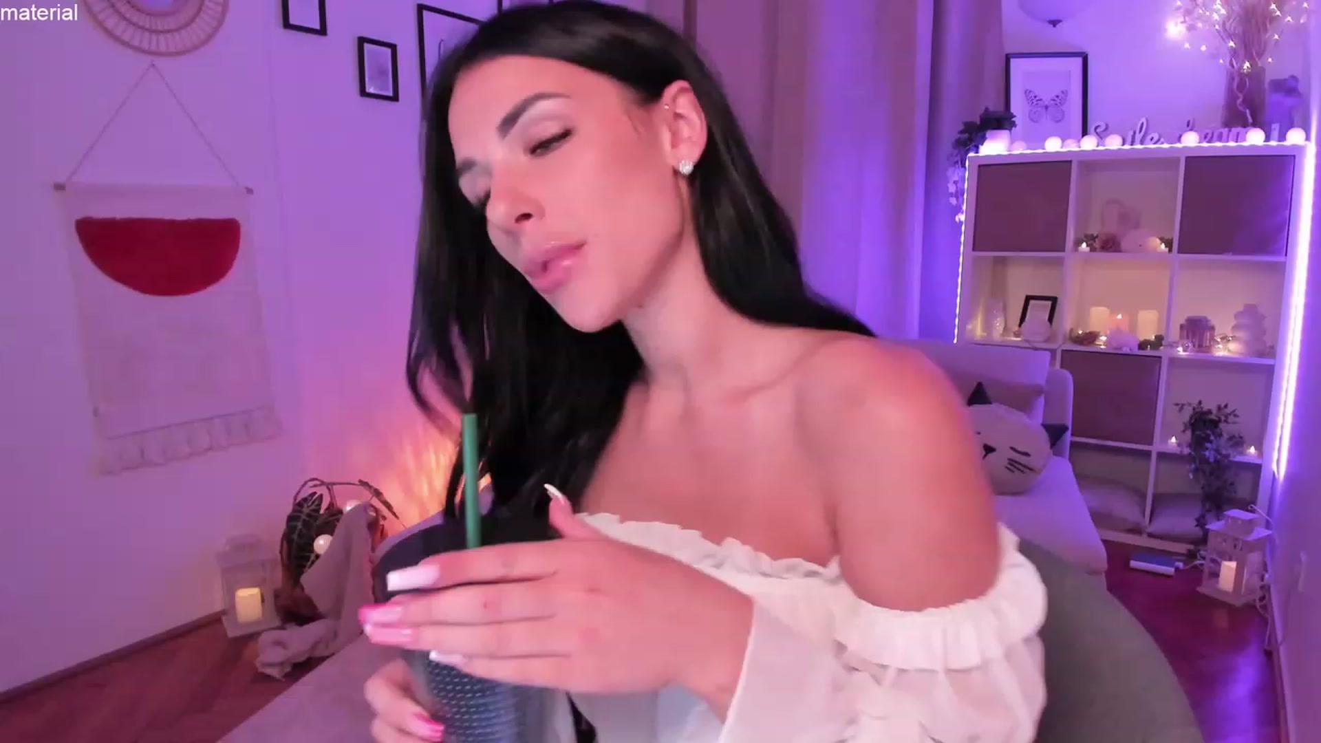 Gallery image thumbnail from kerelai's myfreecams stream on, 06/19/2023, 17:01 image 6 of 20