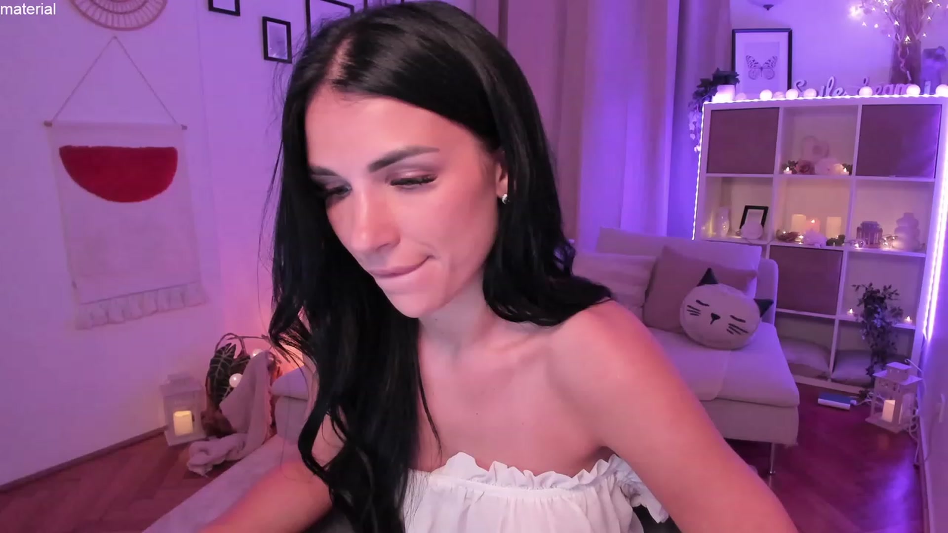 Gallery image thumbnail from kerelai's myfreecams stream on, 06/19/2023, 17:36 image 11 of 20