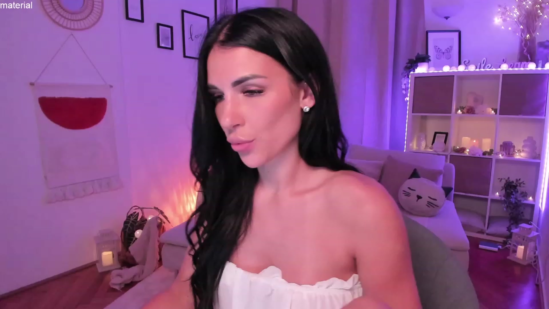 Gallery image thumbnail from kerelai's myfreecams stream on, 06/19/2023, 17:36 image 2 of 20
