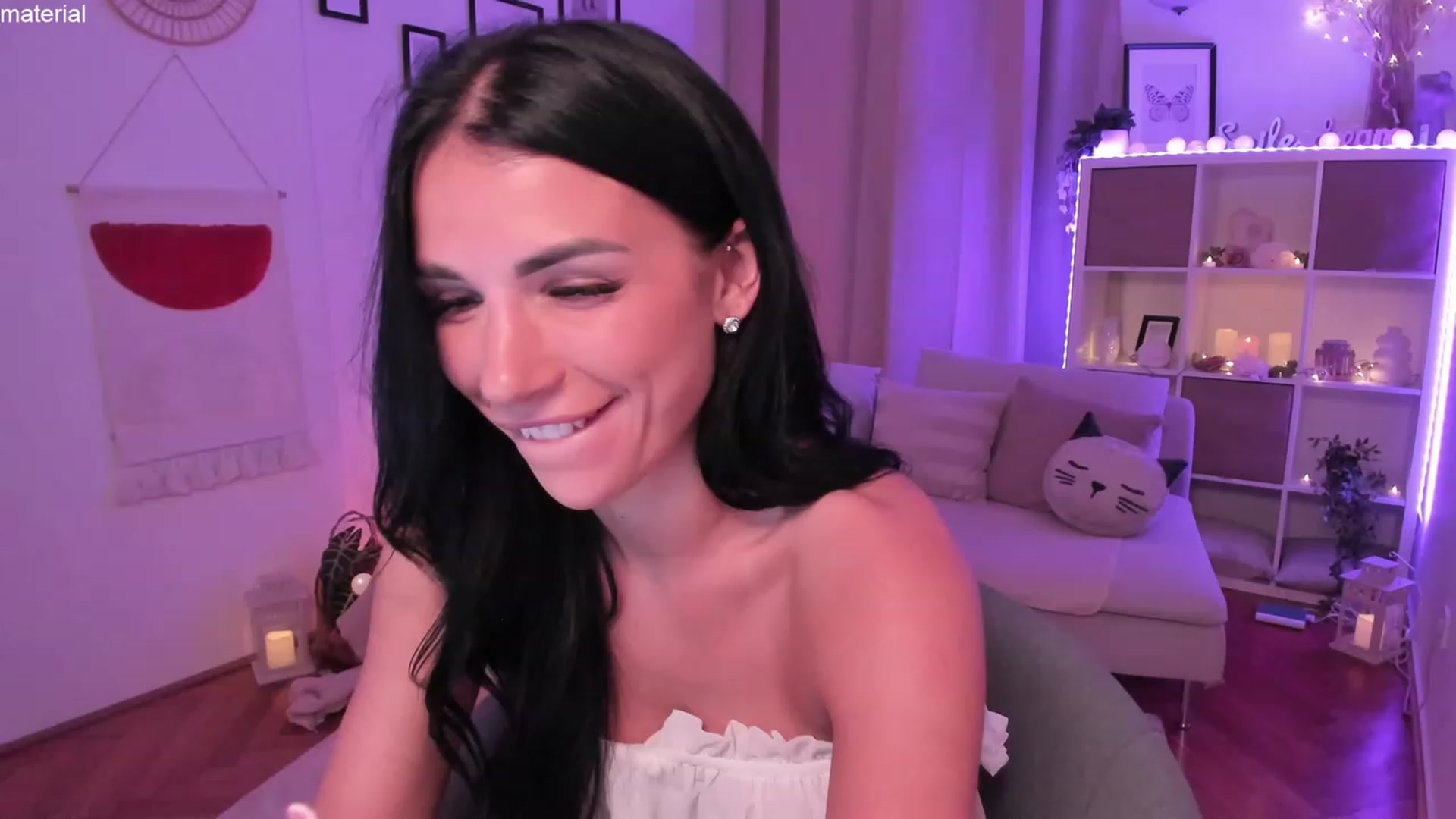 Gallery image thumbnail from kerelai's myfreecams stream on, 06/19/2023, 17:36 image 7 of 20