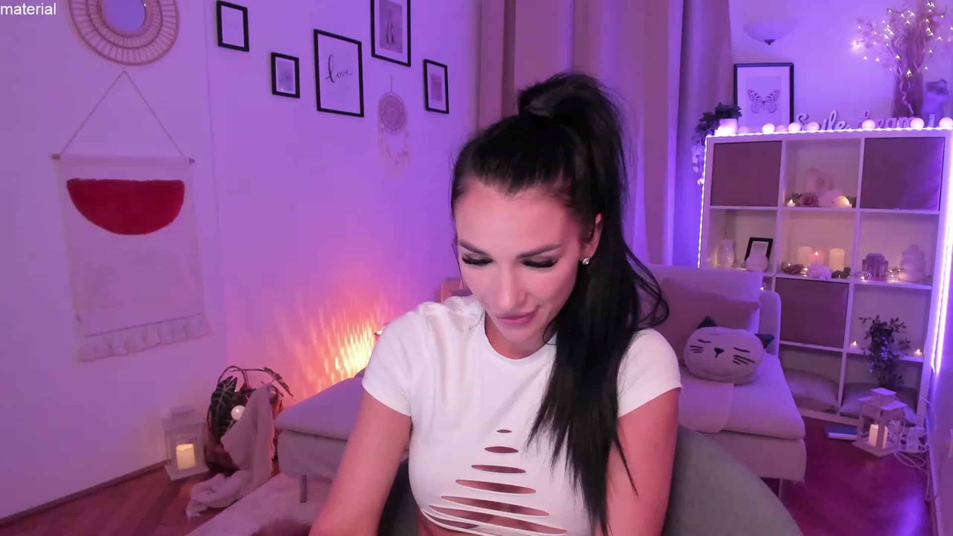 Gallery image thumbnail from kerelai's myfreecams stream on, 06/21/2023, 19:34 image 13 of 20