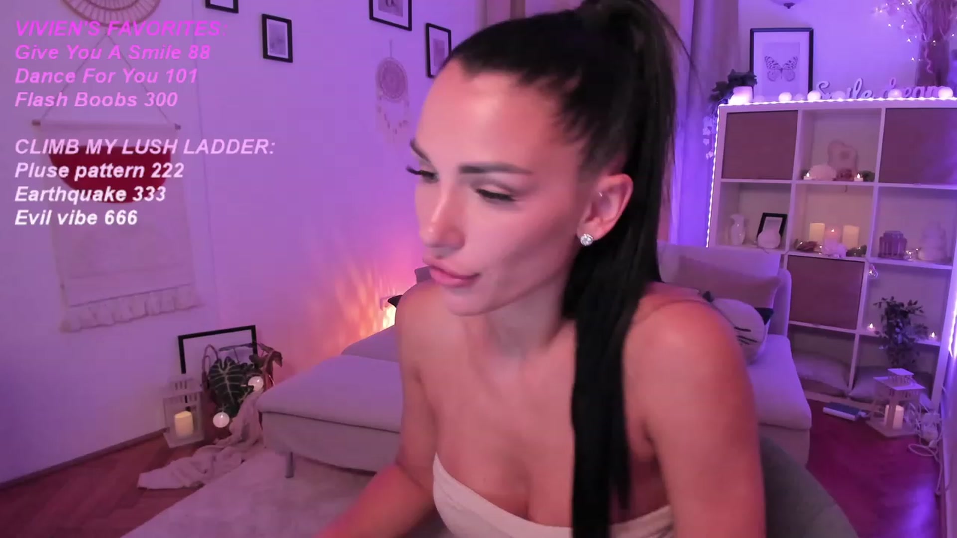 Gallery image thumbnail from kerelai's myfreecams stream on, 09/17/2023, 23:12 image 4 of 20