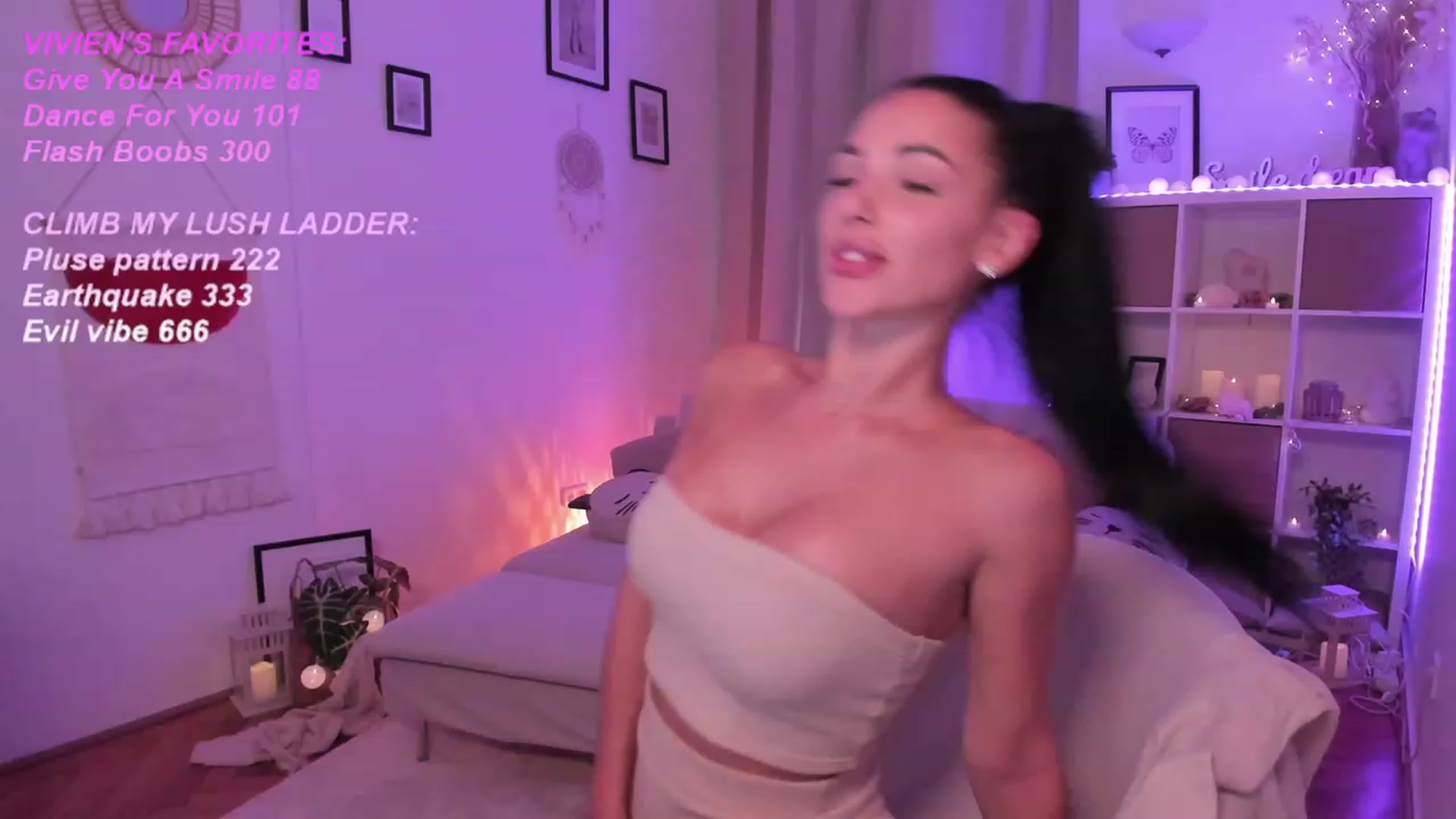 Gallery image thumbnail from kerelai's myfreecams stream on, 10/02/2023, 15:35 image 17 of 20