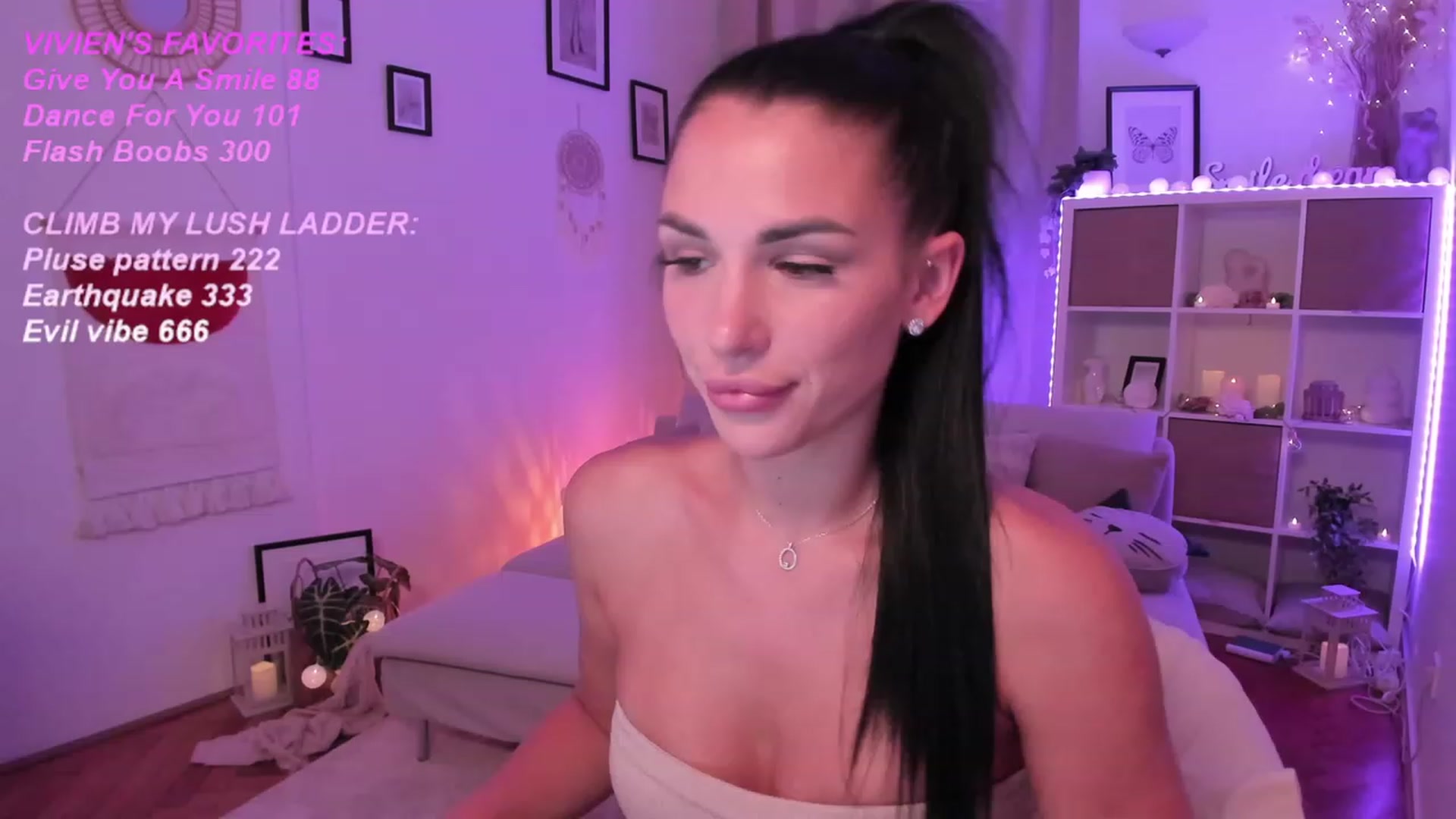 Gallery image thumbnail from kerelai's myfreecams stream on, 10/02/2023, 15:35 image 15 of 20