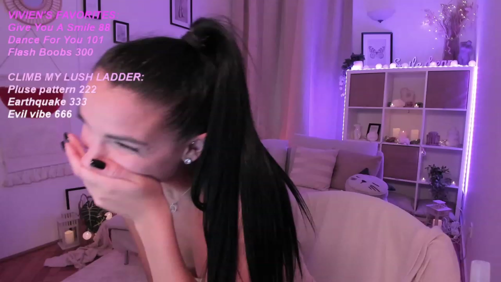 Gallery image thumbnail from kerelai's myfreecams stream on, 10/02/2023, 16:10 image 9 of 20