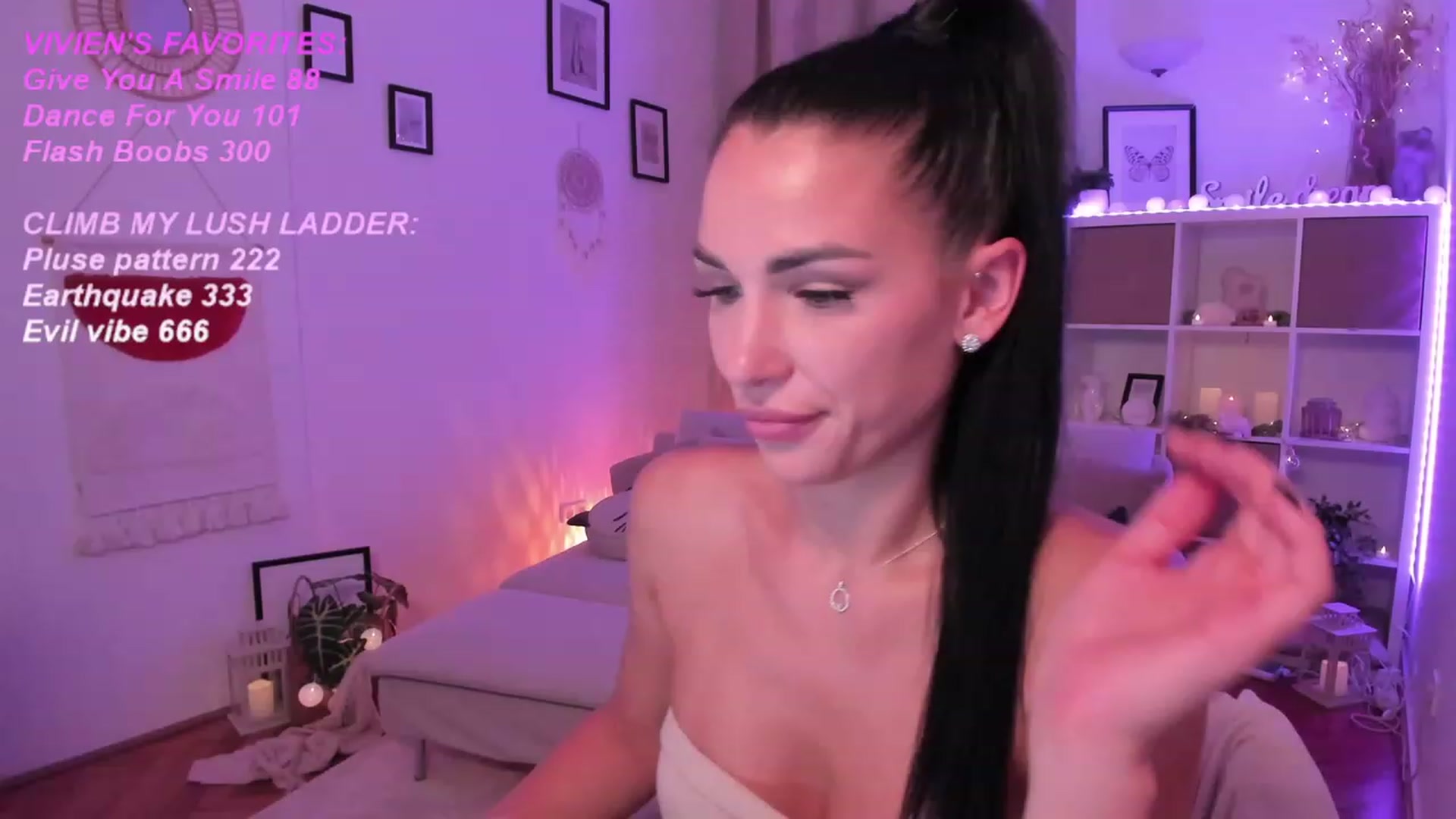 Gallery image thumbnail from kerelai's myfreecams stream on, 10/02/2023, 16:10 image 6 of 20