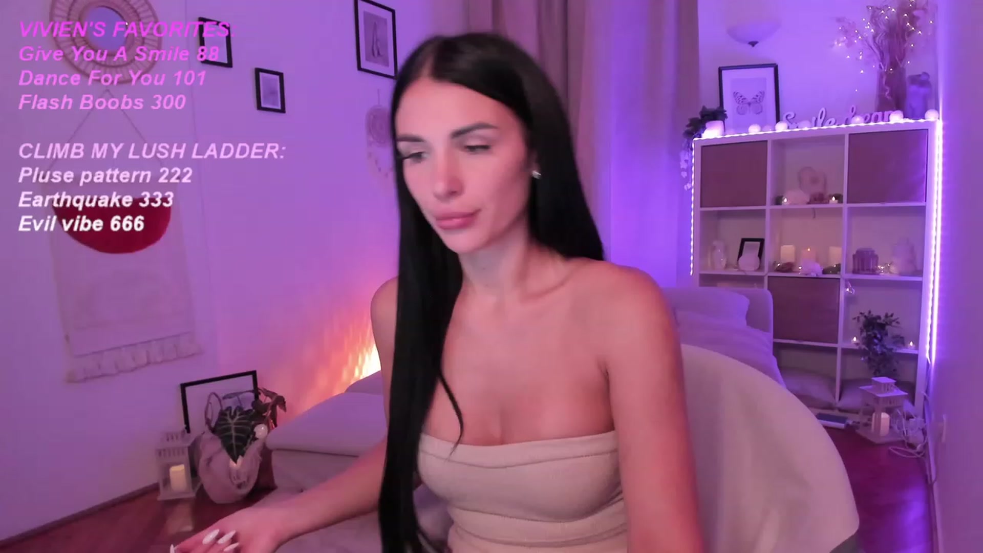 Gallery image thumbnail from kerelai's myfreecams stream on, 10/11/2023, 18:19 image 13 of 20