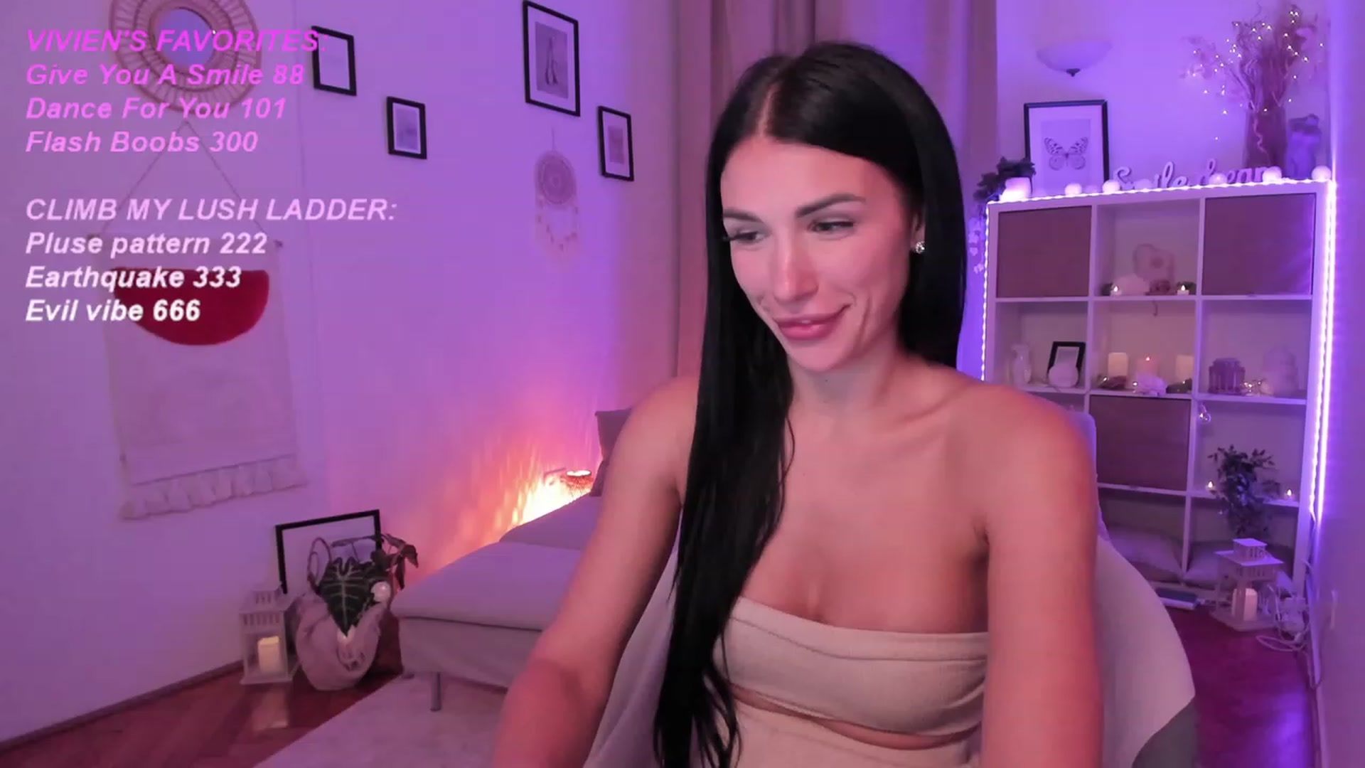 Gallery image thumbnail from kerelai's myfreecams stream on, 10/11/2023, 20:53 image 13 of 20