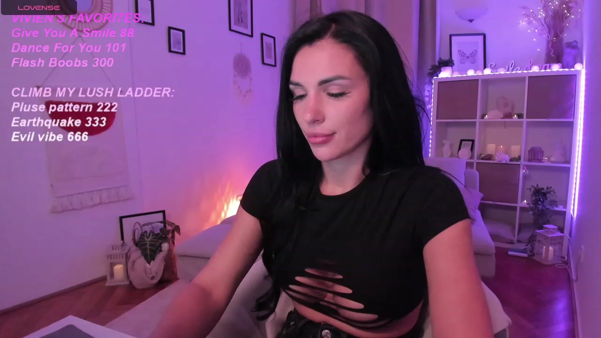 Gallery image thumbnail from kerelai's myfreecams stream on, 10/18/2023, 21:05 image 2 of 20