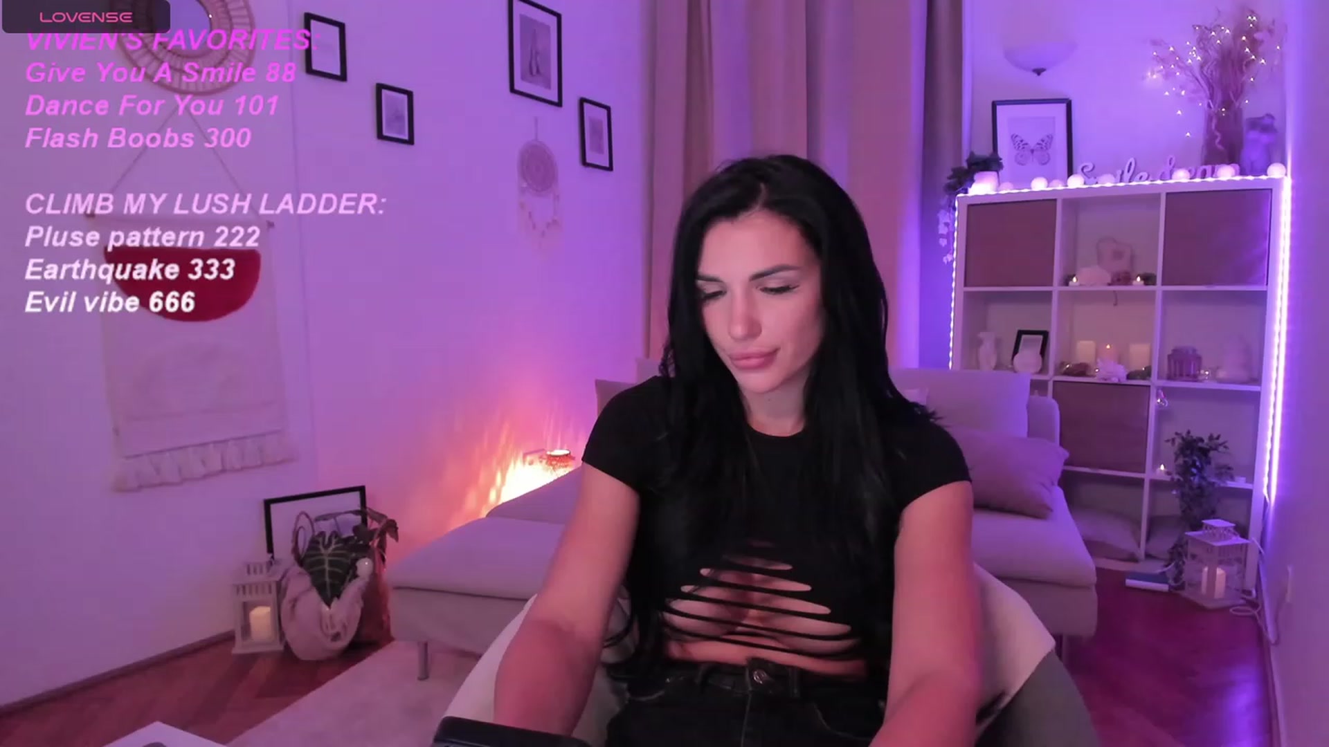 Gallery image thumbnail from kerelai's myfreecams stream on, 10/18/2023, 21:05 image 19 of 20