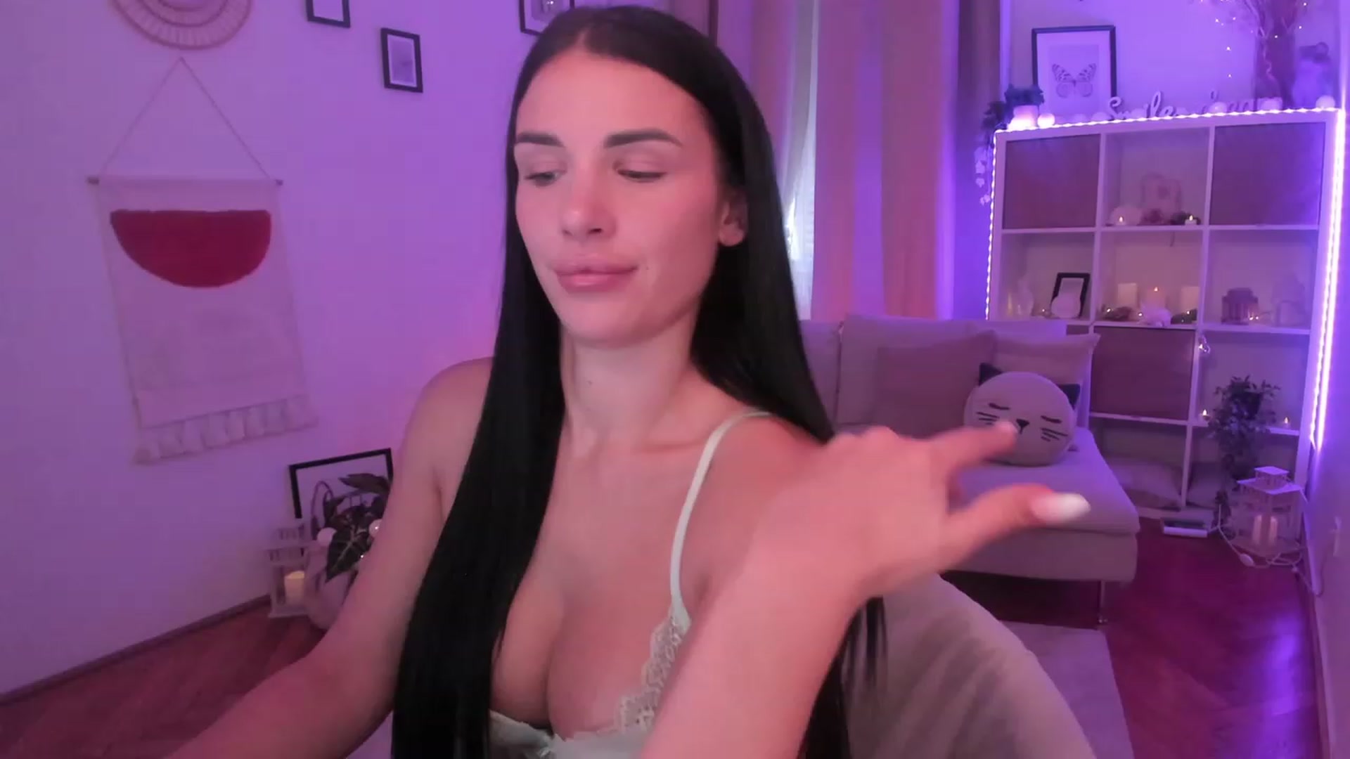 Gallery image thumbnail from kerelai's myfreecams stream on, 11/09/2023, 14:22 image 10 of 20