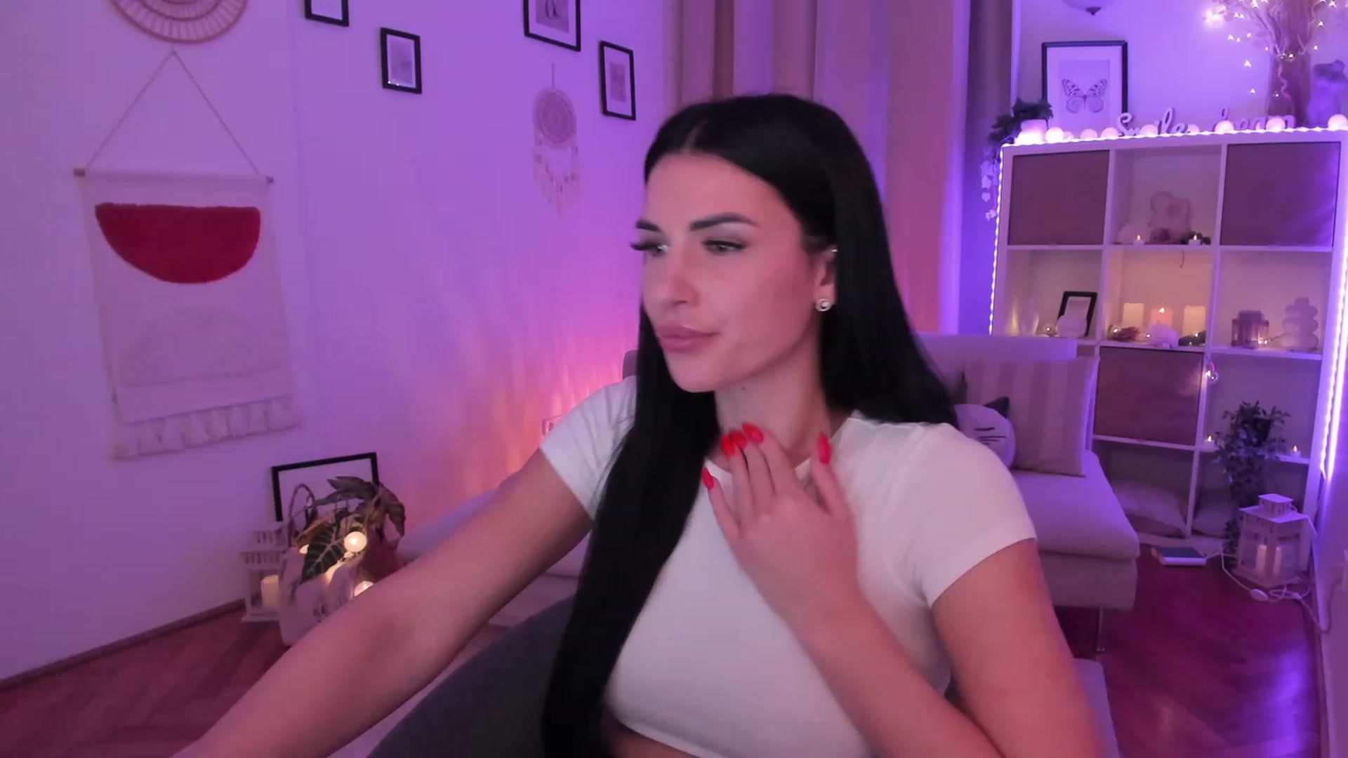 Gallery image thumbnail from kerelai's myfreecams stream on, 11/22/2023, 19:00 image 16 of 20