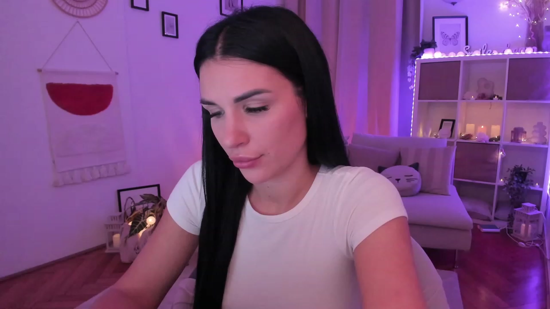Gallery image thumbnail from kerelai's myfreecams stream on, 11/22/2023, 19:00 image 12 of 20