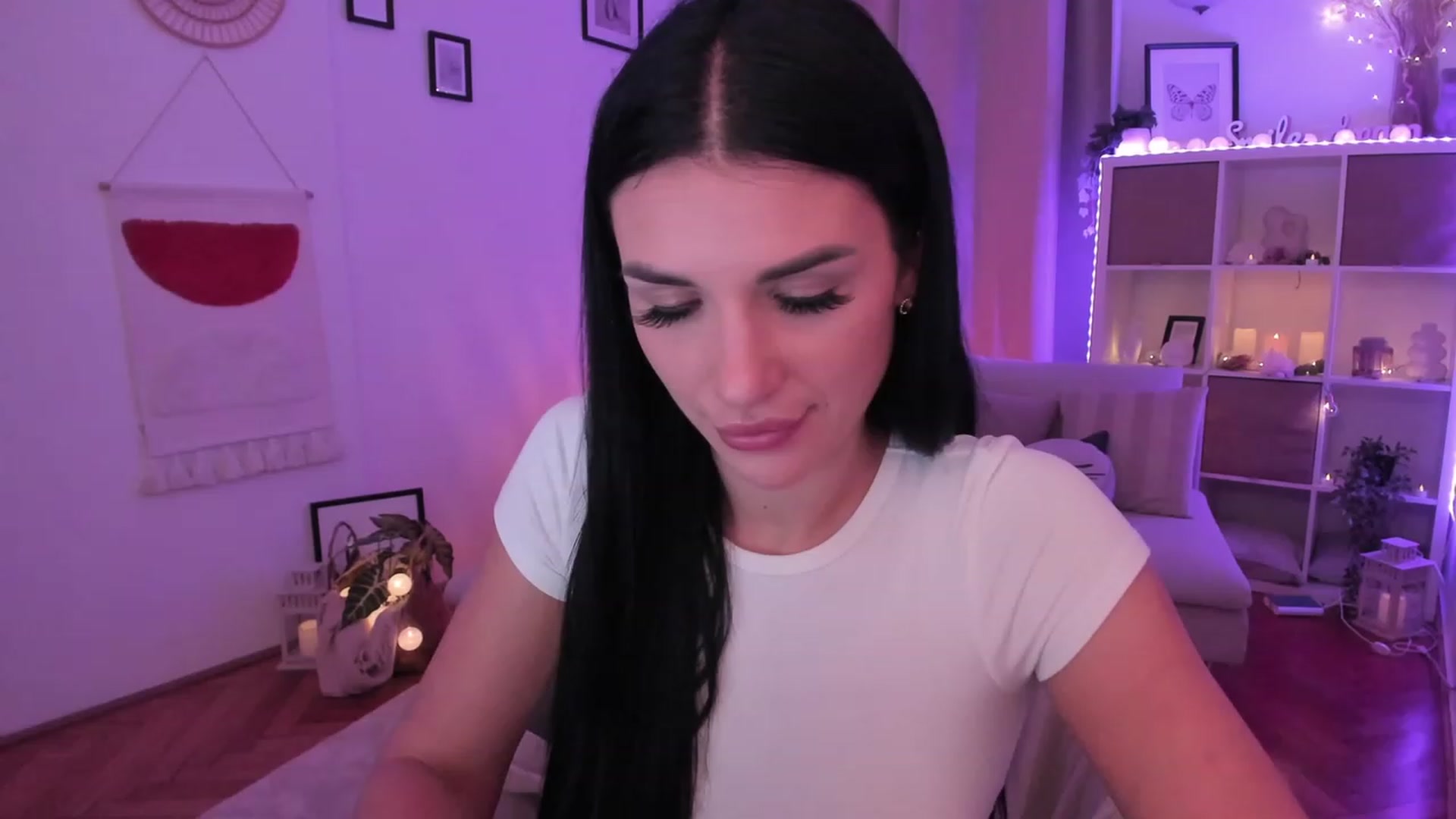 Gallery image thumbnail from kerelai's myfreecams stream on, 11/22/2023, 19:00 image 13 of 20