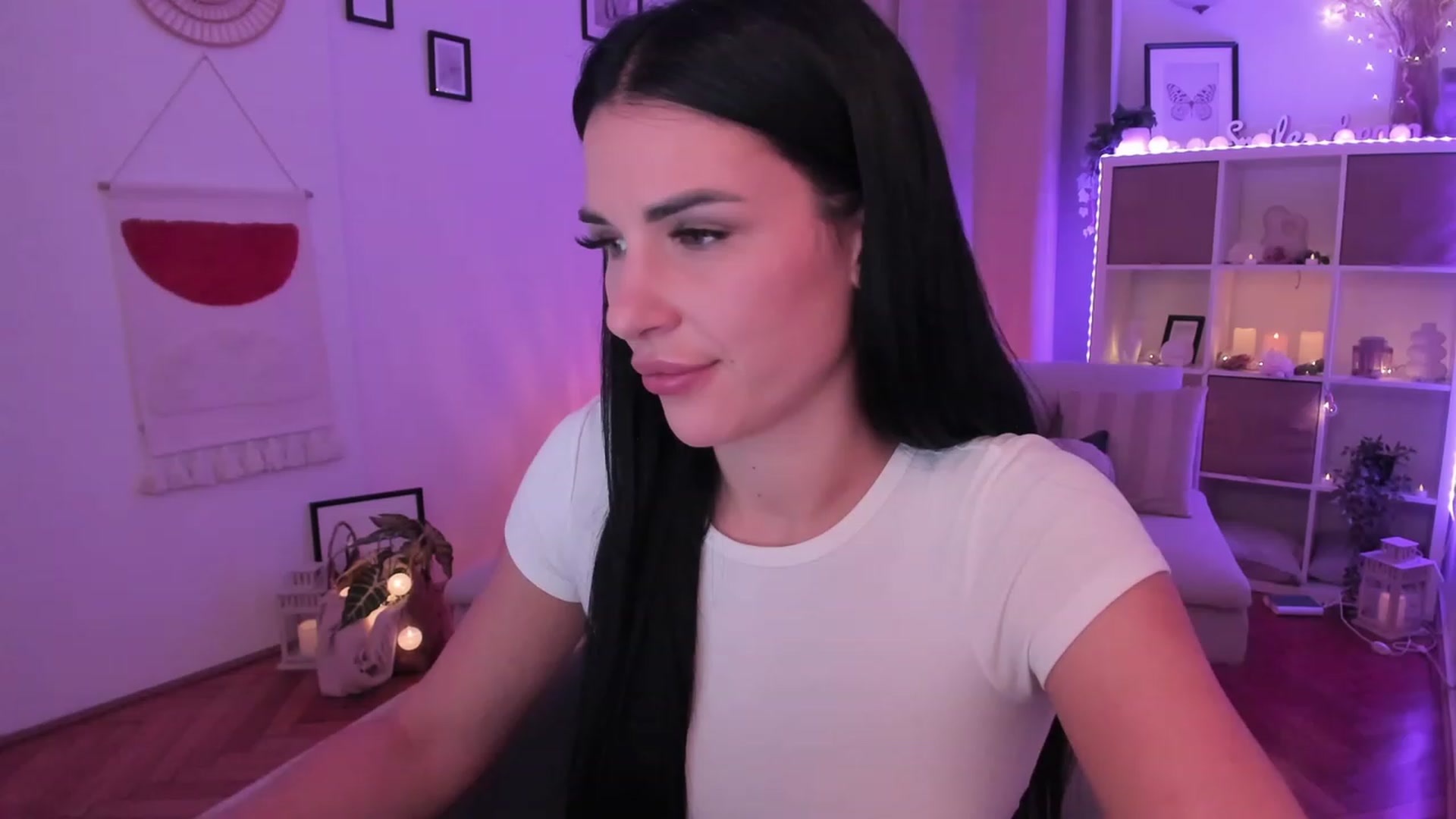 Gallery image thumbnail from kerelai's myfreecams stream on, 11/22/2023, 19:00 image 14 of 20