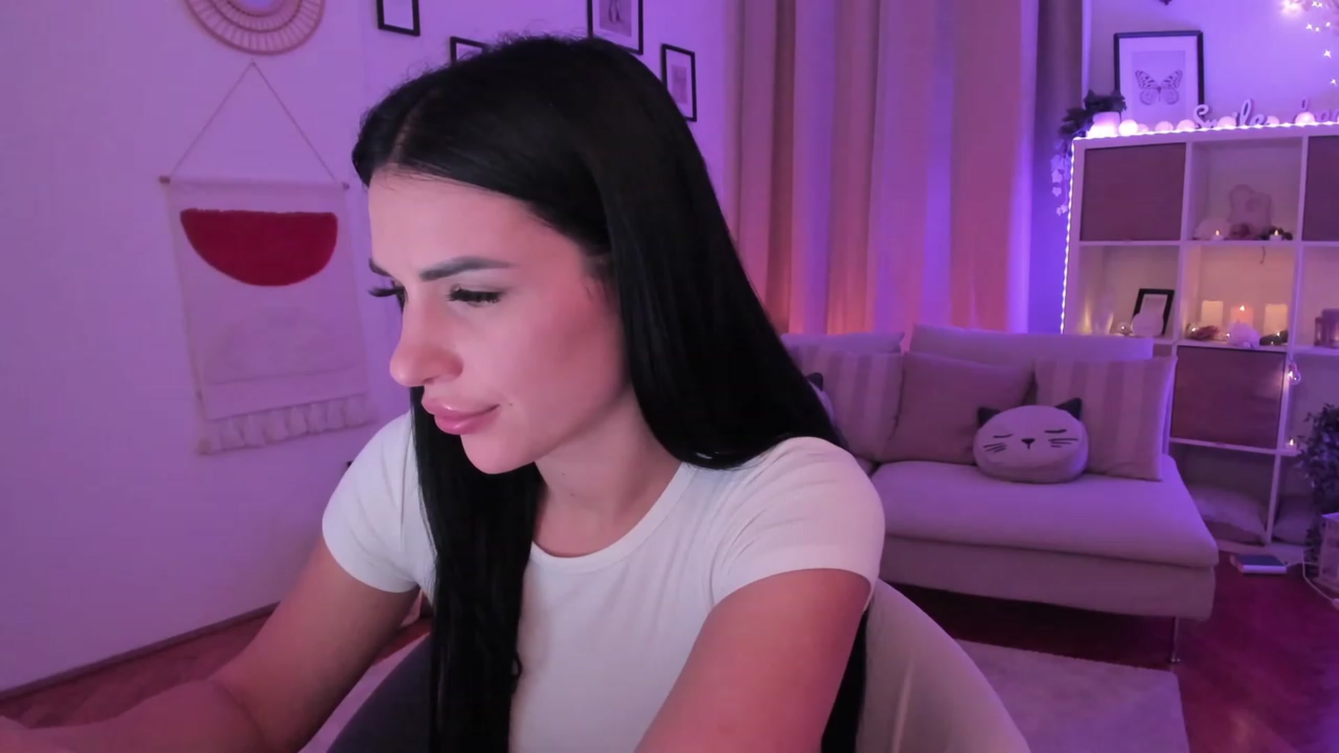 Gallery image thumbnail from kerelai's myfreecams stream on, 11/22/2023, 19:00 image 7 of 20
