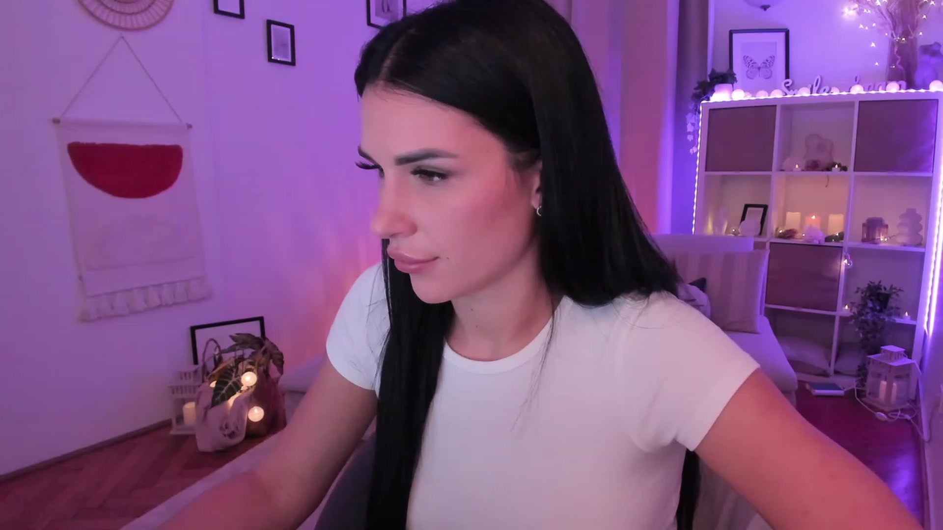 Gallery image thumbnail from kerelai's myfreecams stream on, 11/22/2023, 19:00 image 17 of 20