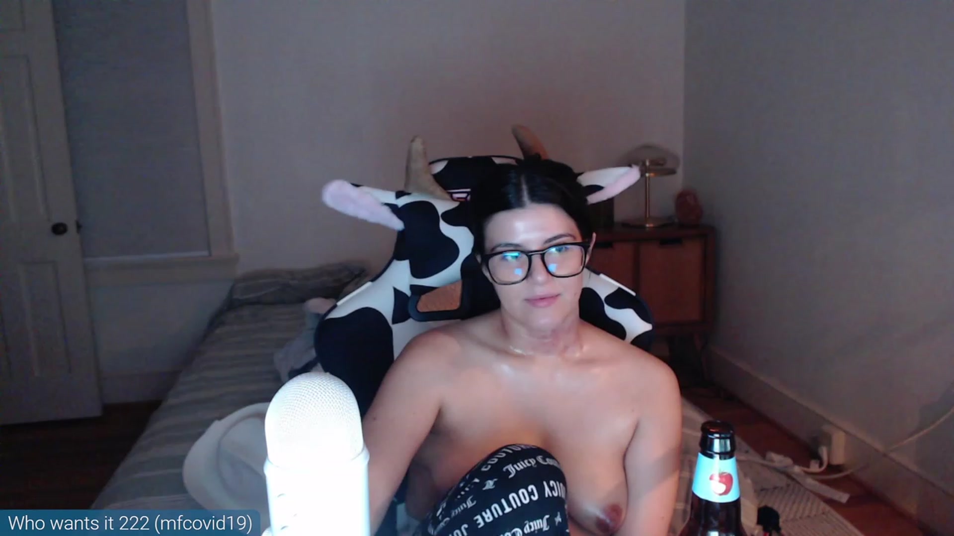 Gallery image thumbnail from kewcumber's myfreecams stream on, 01/02/2023, 04:09 image 6 of 20
