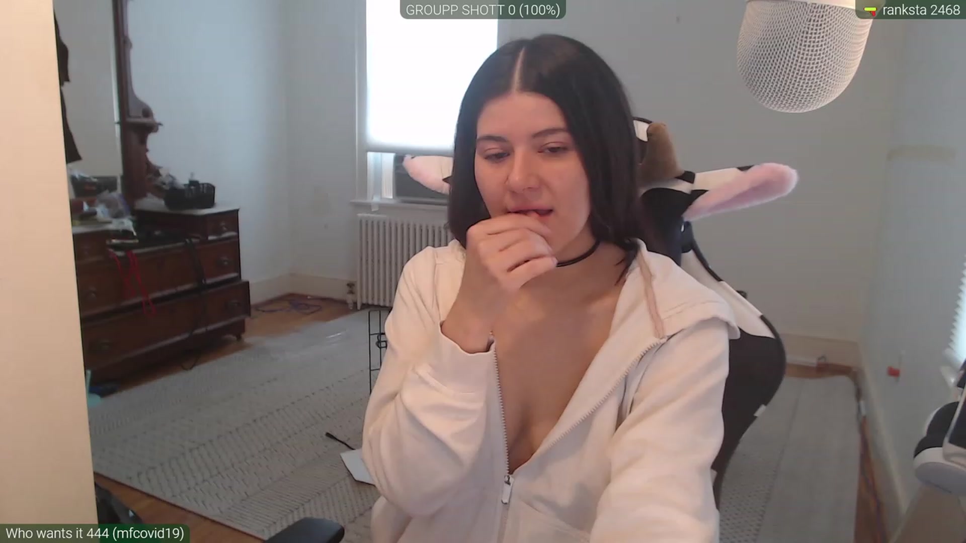 Gallery image thumbnail from kewcumber's myfreecams stream on, 04/08/2023, 17:58 image 9 of 20