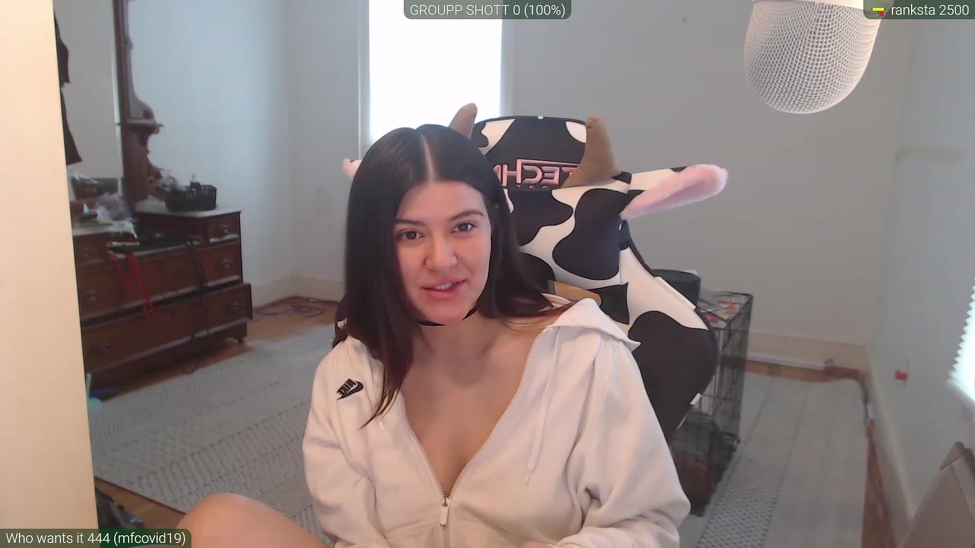 Gallery image thumbnail from kewcumber's myfreecams stream on, 04/08/2023, 17:58 image 4 of 20