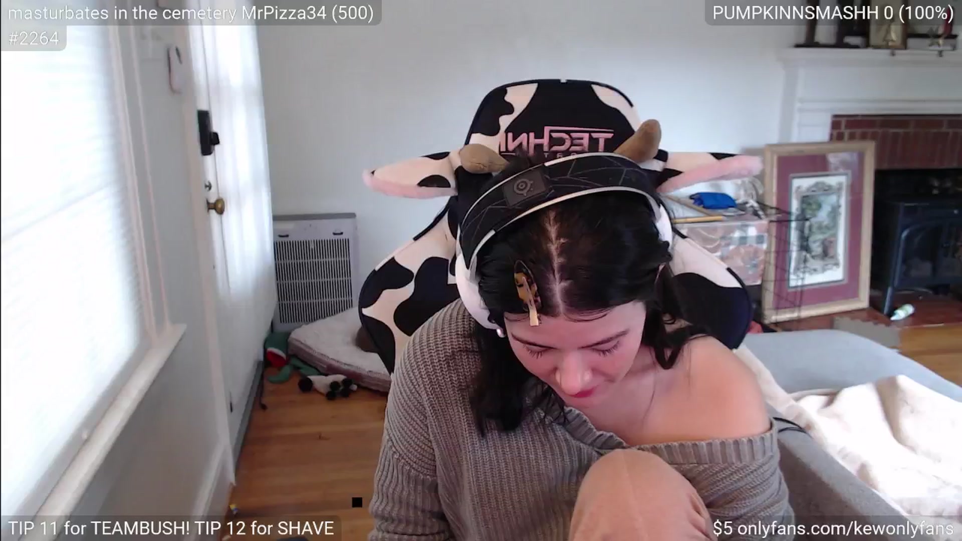 Gallery image thumbnail from kewcumber's myfreecams stream on, 11/16/2024, 16:17 image 7 of 20