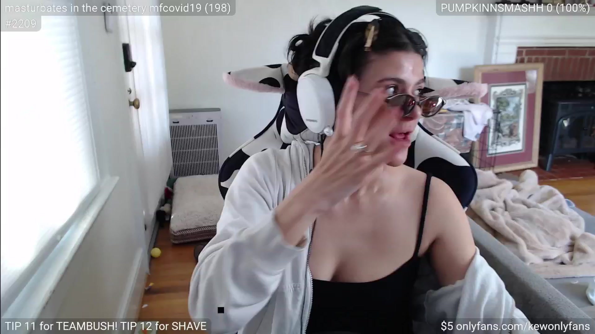 Gallery image thumbnail from kewcumber's myfreecams stream on, 11/17/2024, 20:42 image 9 of 20