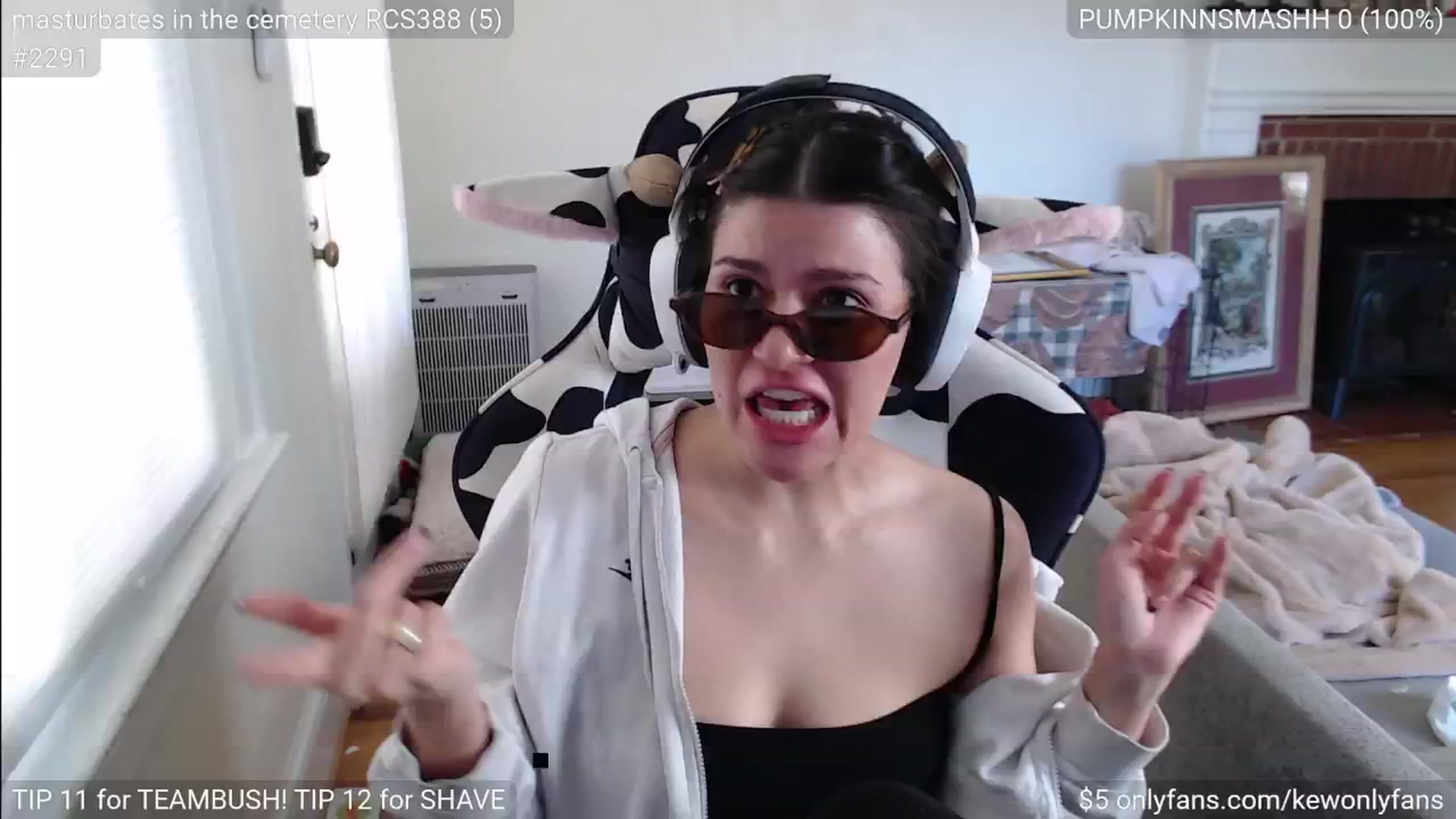 Gallery image thumbnail from kewcumber's myfreecams stream on, 11/17/2024, 20:42 image 1 of 20