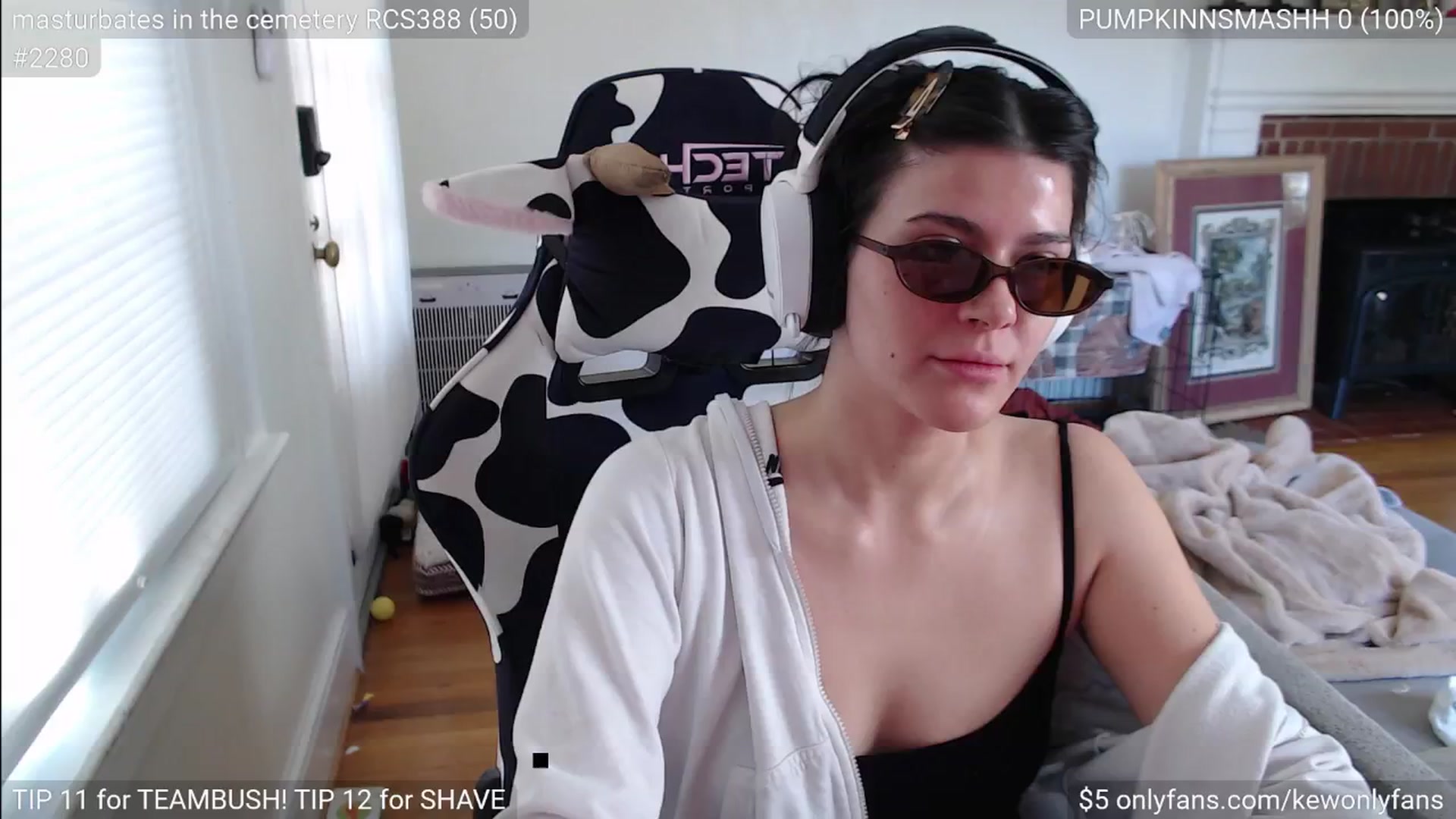 Gallery image thumbnail from kewcumber's myfreecams stream on, 11/17/2024, 20:42 image 3 of 20