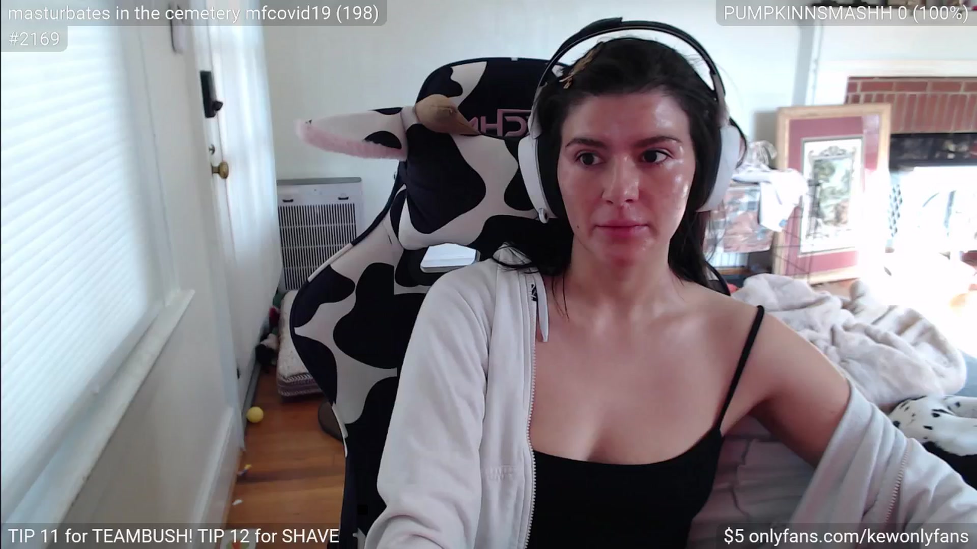 Gallery image thumbnail from kewcumber's myfreecams stream on, 11/17/2024, 20:42 image 20 of 20
