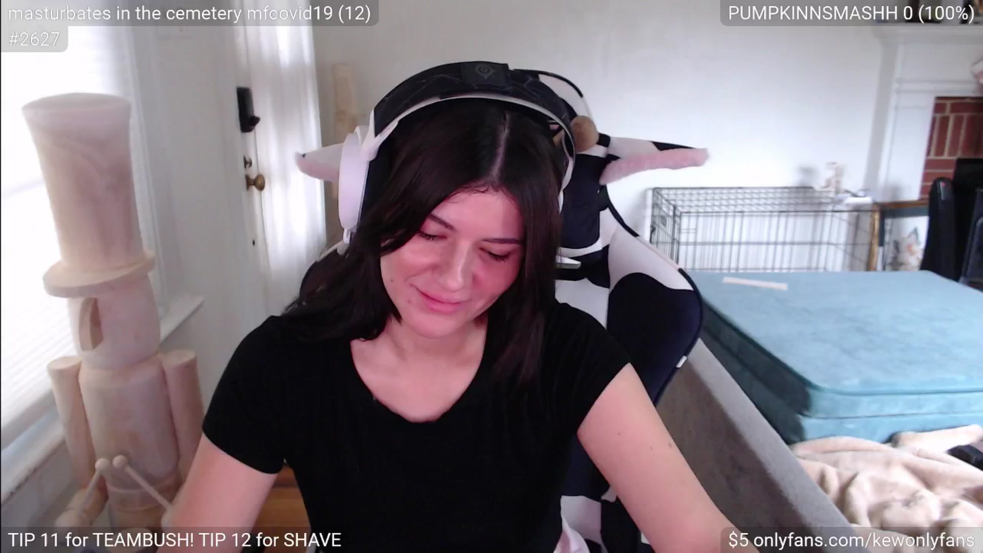 Gallery image thumbnail from kewcumber's myfreecams stream on, 11/23/2024, 20:35 image 5 of 20