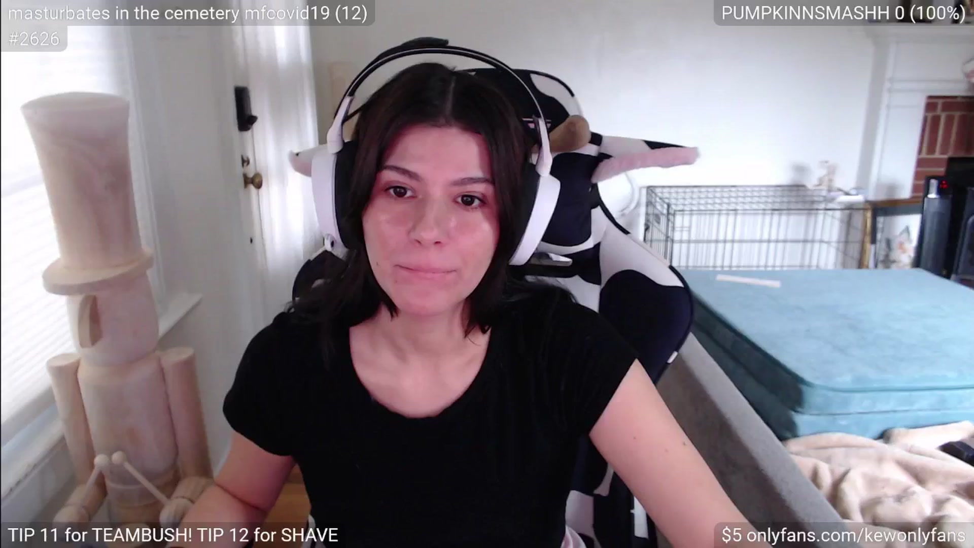 Gallery image thumbnail from kewcumber's myfreecams stream on, 11/23/2024, 20:35 image 4 of 20