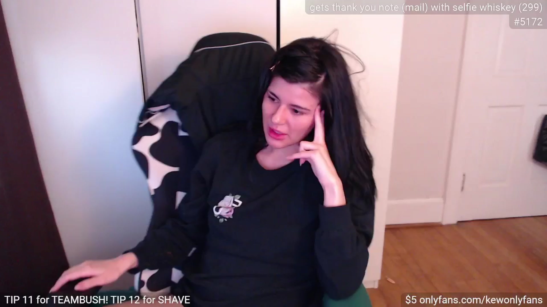 Gallery image thumbnail from kewcumber's myfreecams stream on, 04/05/2025, 18:06 image 15 of 20