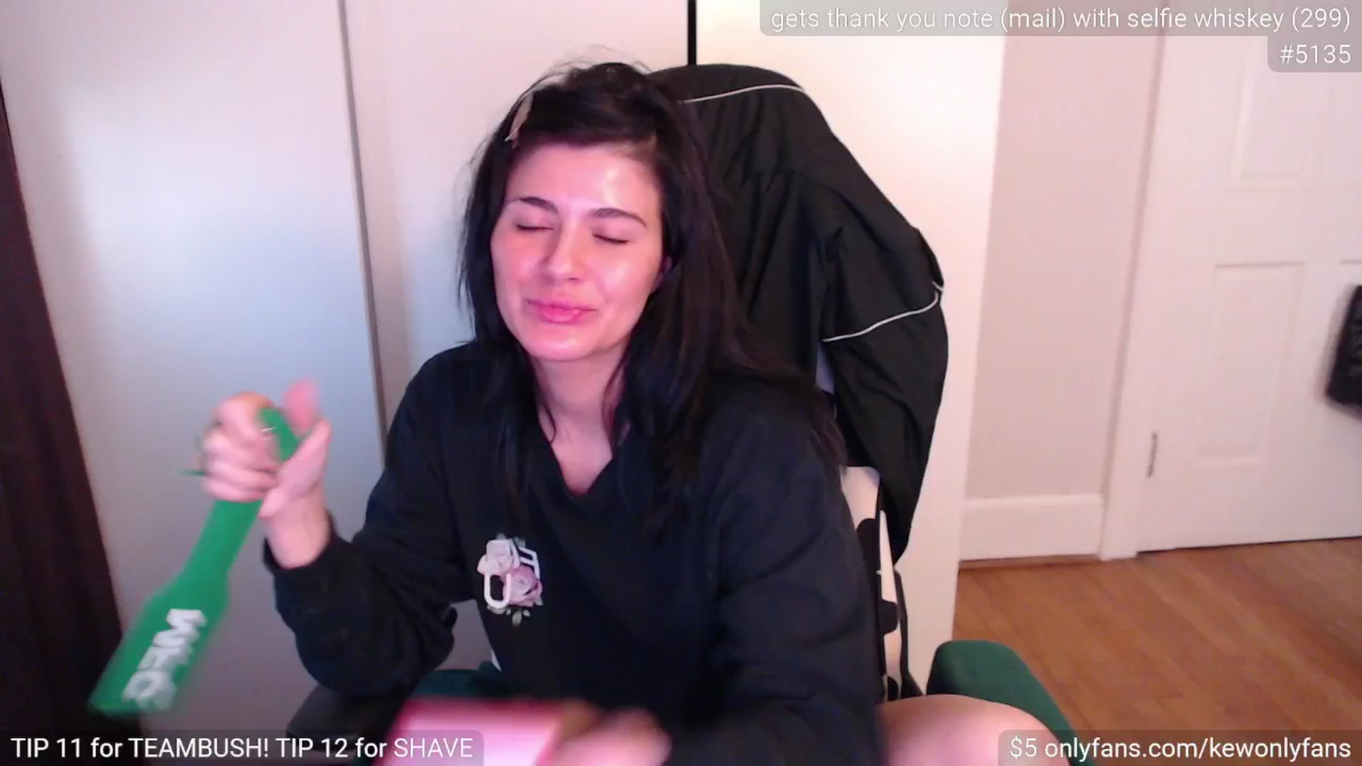 Gallery image thumbnail from kewcumber's myfreecams stream on, 04/05/2025, 18:06 image 18 of 20