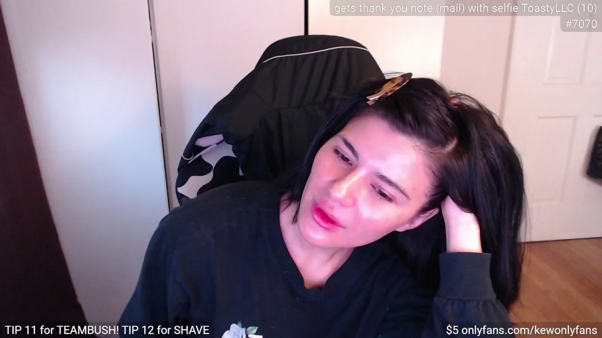 Gallery image thumbnail from kewcumber's myfreecams stream on, 04/05/2025, 18:06 image 1 of 20