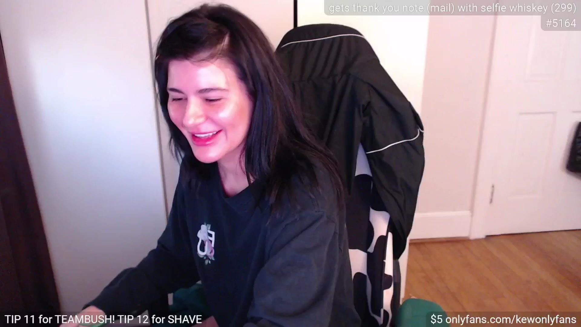 Gallery image thumbnail from kewcumber's myfreecams stream on, 04/05/2025, 18:06 image 17 of 20