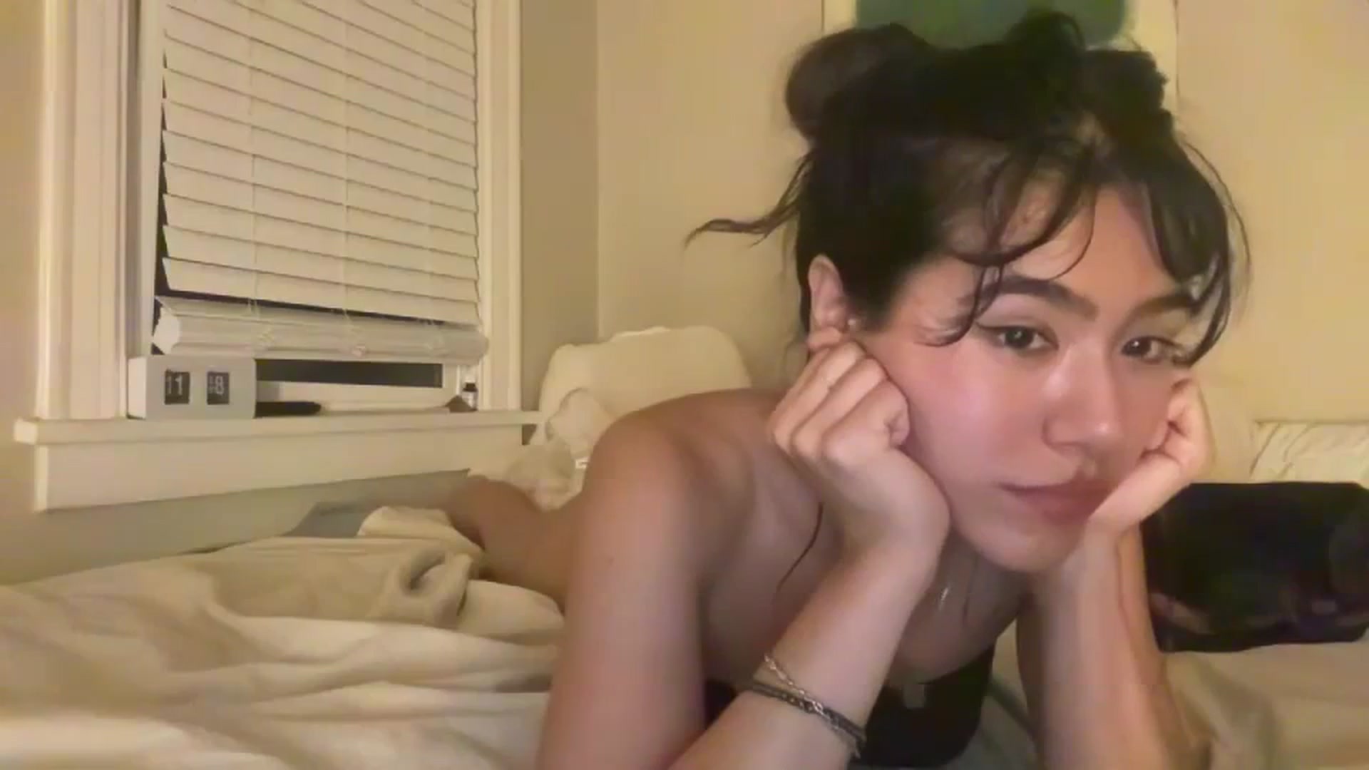 Gallery image thumbnail from kewpicutie's myfreecams stream on, 08/11/2023, 07:01 image 9 of 20