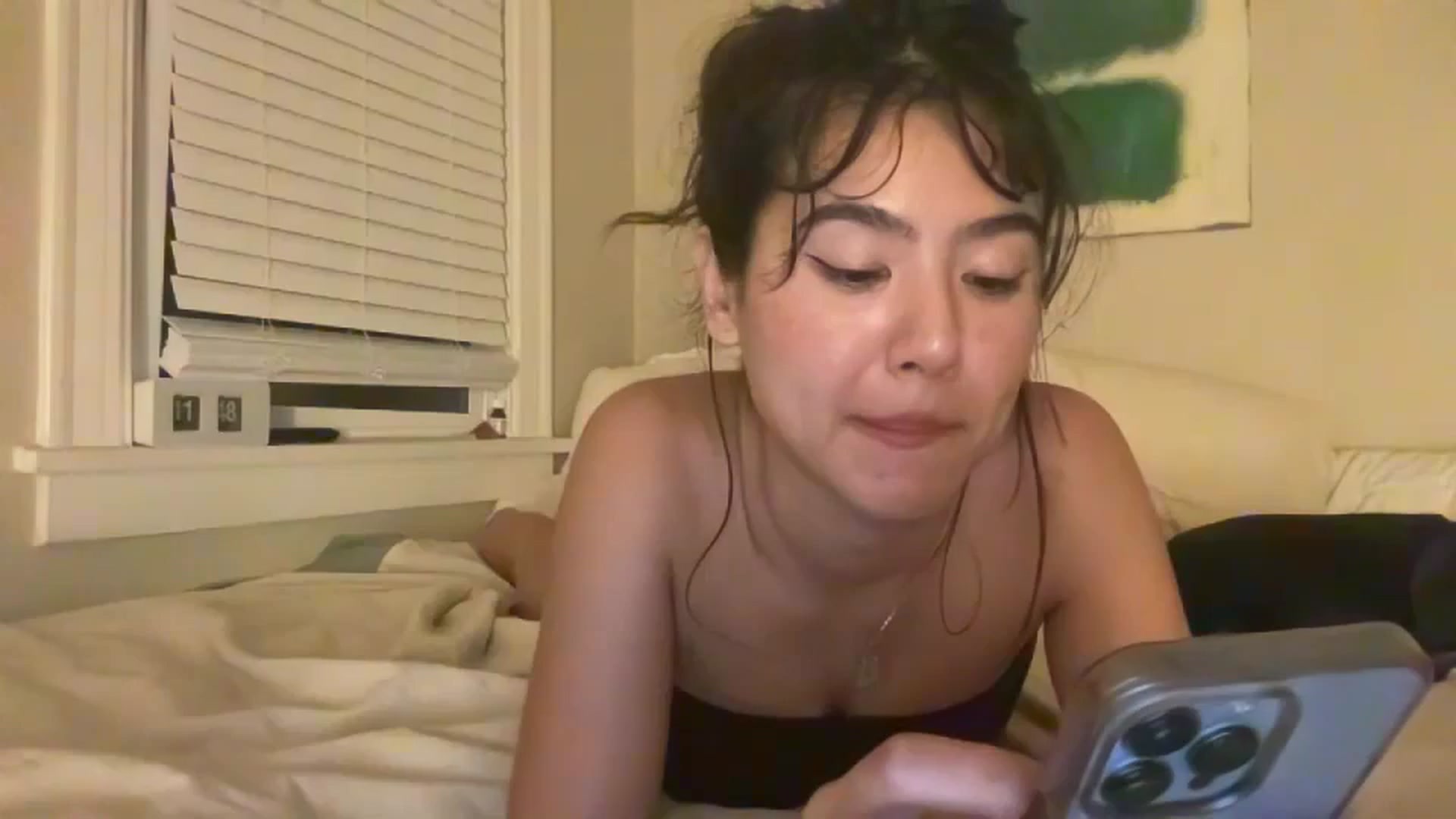 Gallery image thumbnail from kewpicutie's myfreecams stream on, 08/11/2023, 07:01 image 10 of 20