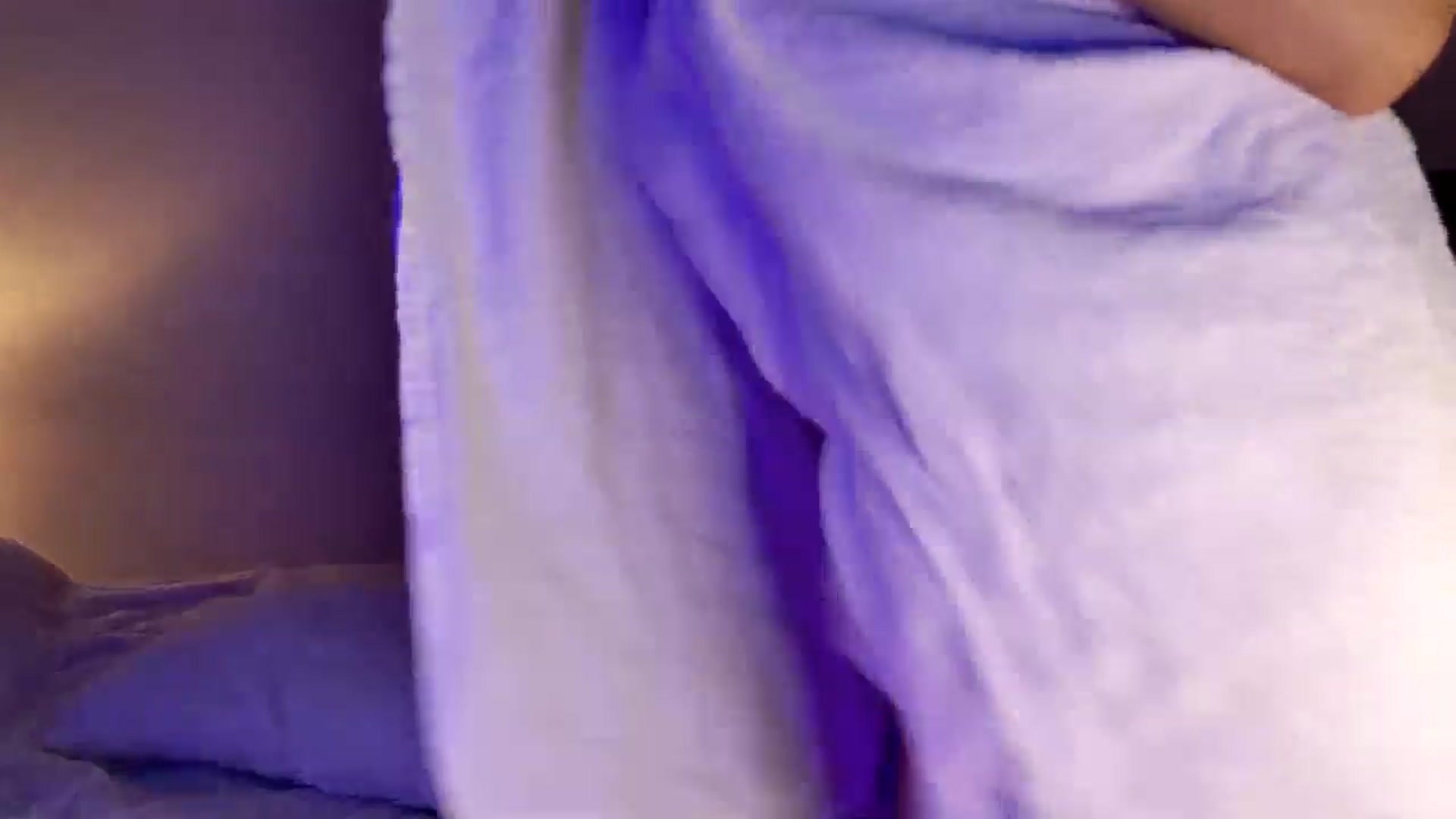 Gallery image thumbnail from key_ssy_'s myfreecams stream on, 06/25/2025, 19:08 image 17 of 20