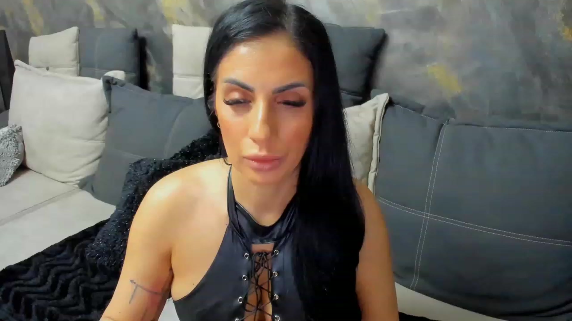 Gallery image thumbnail from kikazxx's myfreecams stream on, 01/30/2023, 24:48 image 19 of 20