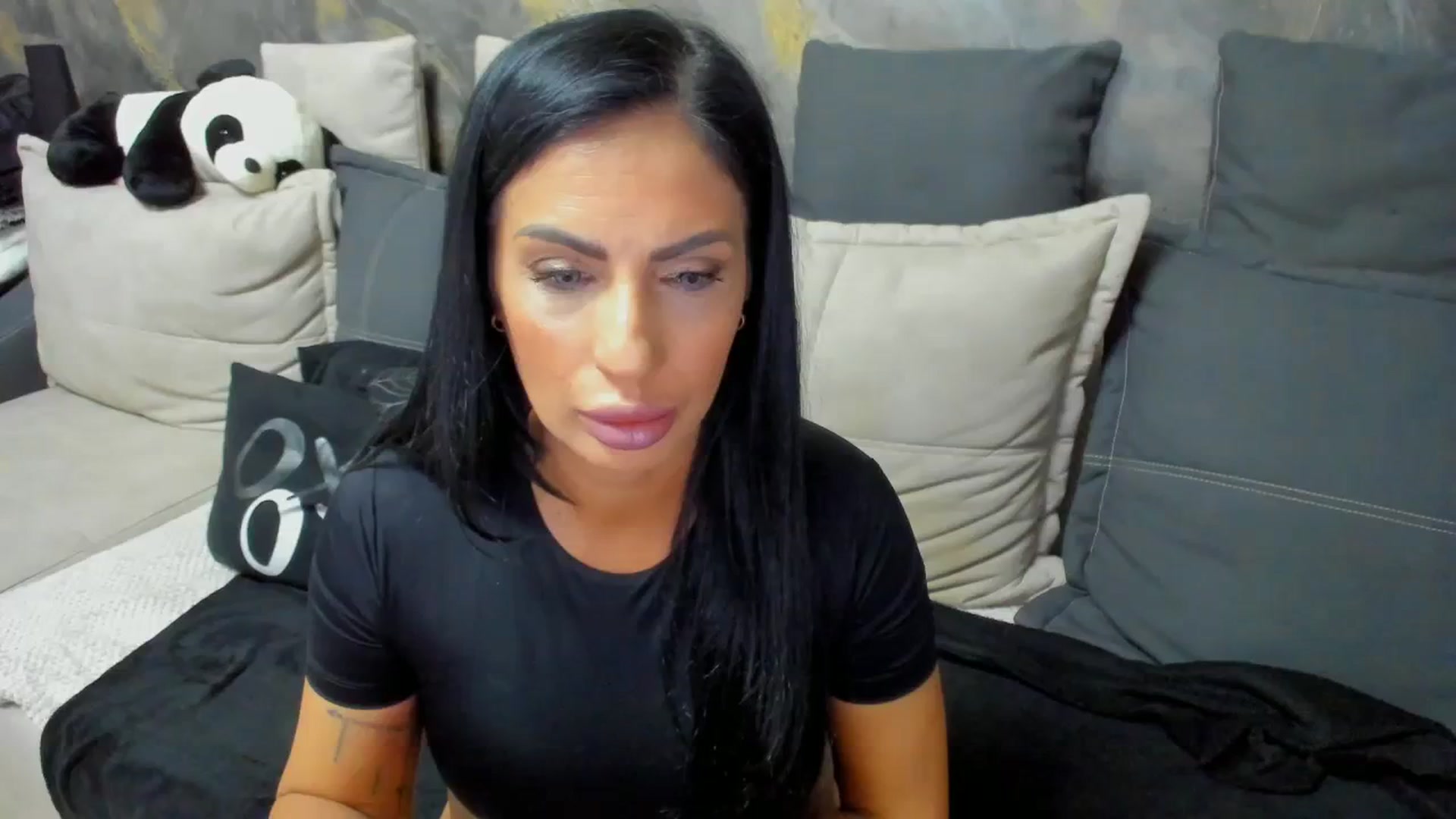 Gallery image thumbnail from kikazxx's myfreecams stream on, 03/25/2024, 01:41 image 17 of 20