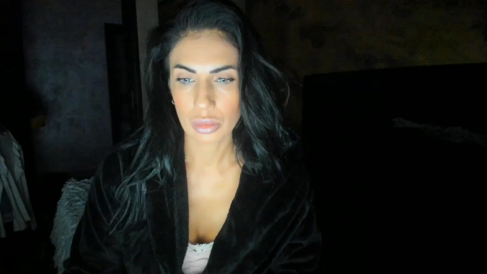 Gallery image thumbnail from kikazxx's myfreecams stream on, 10/07/2024, 10:12 image 2 of 20