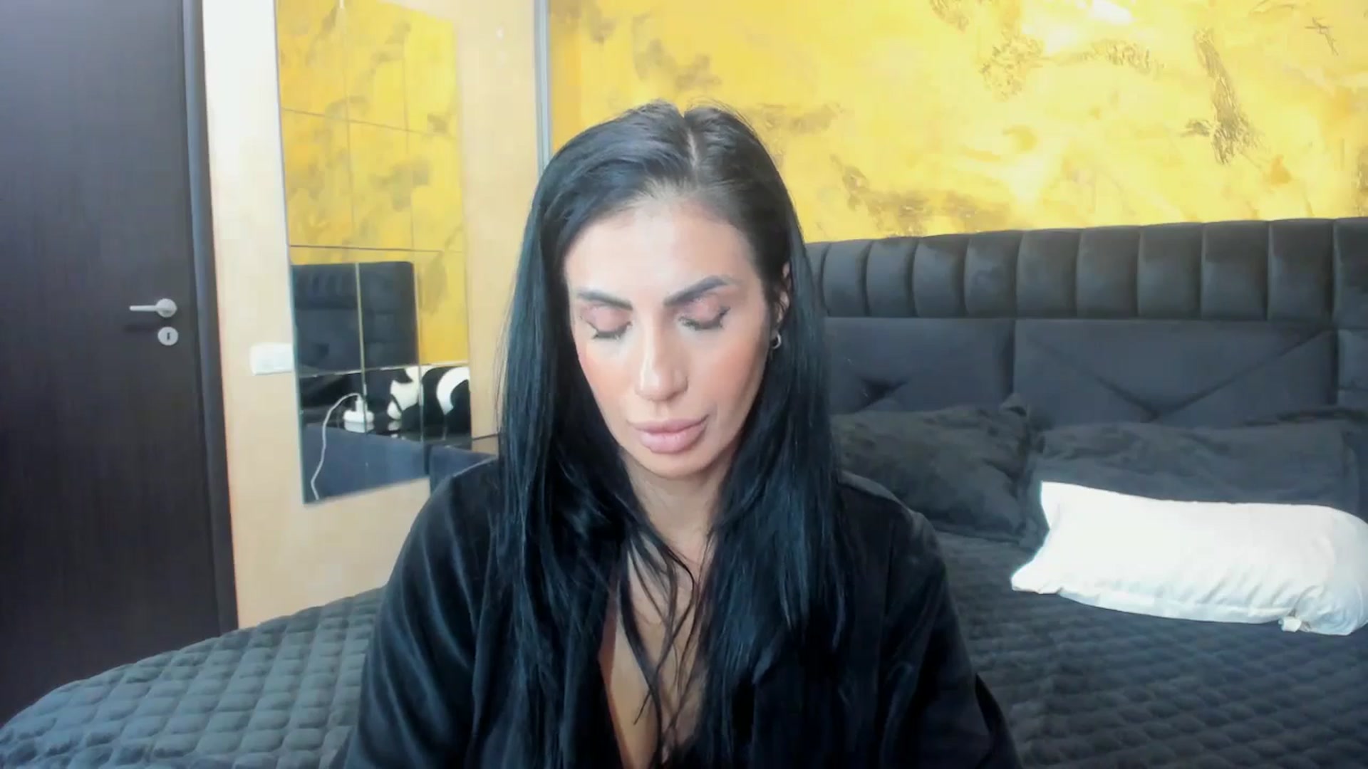 Gallery image thumbnail from kikazxx's myfreecams stream on, 10/23/2024, 08:18 image 16 of 20