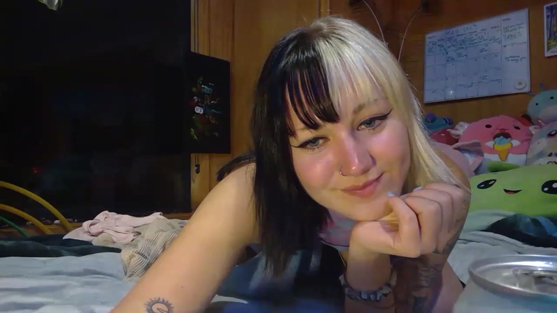 Gallery image thumbnail from kikiviolet's myfreecams stream on, 05/04/2023, 09:37 image 13 of 20